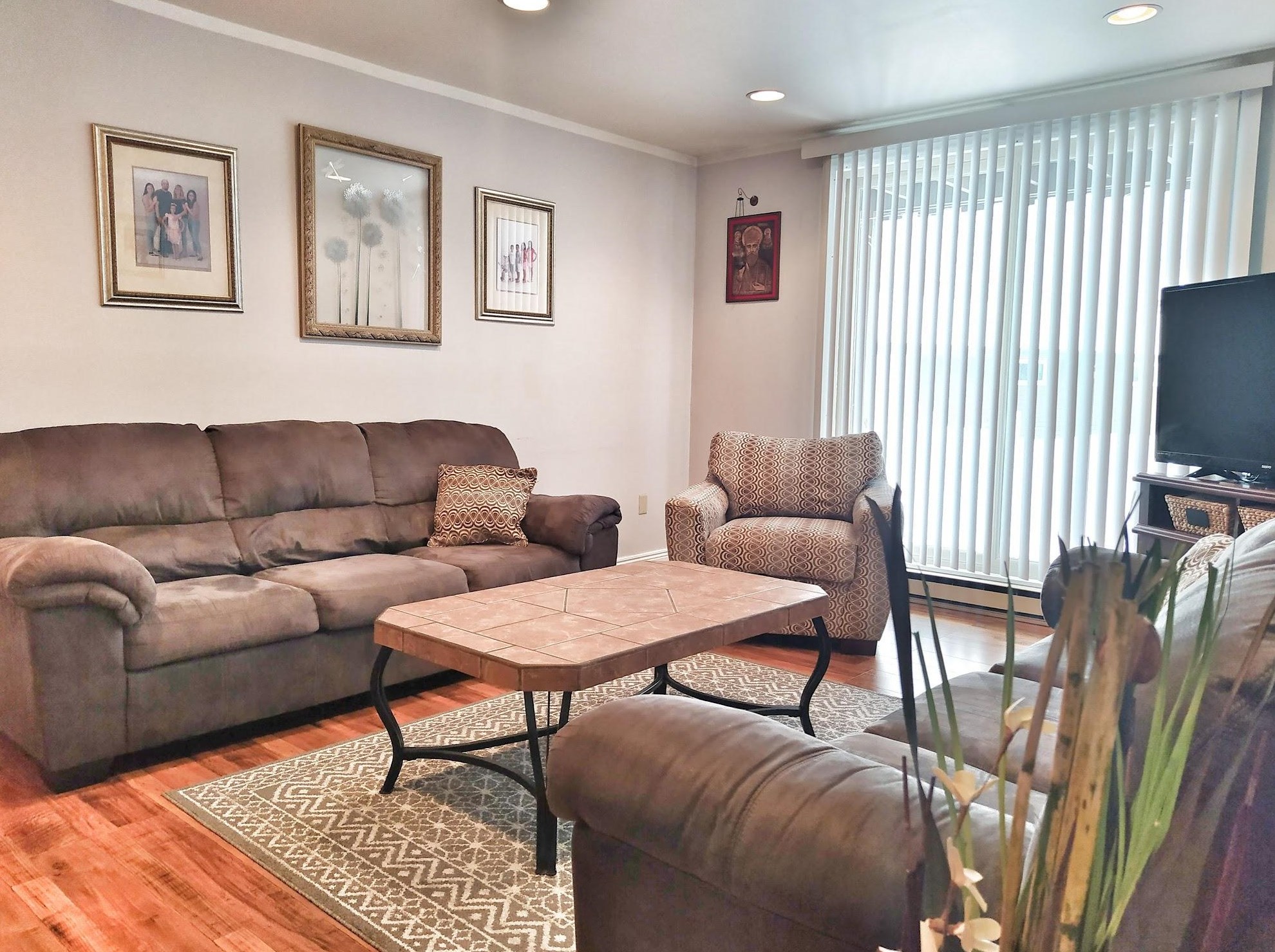 10352 Whitnall Edge Ct, Hales Corners, WI 53132-1248
