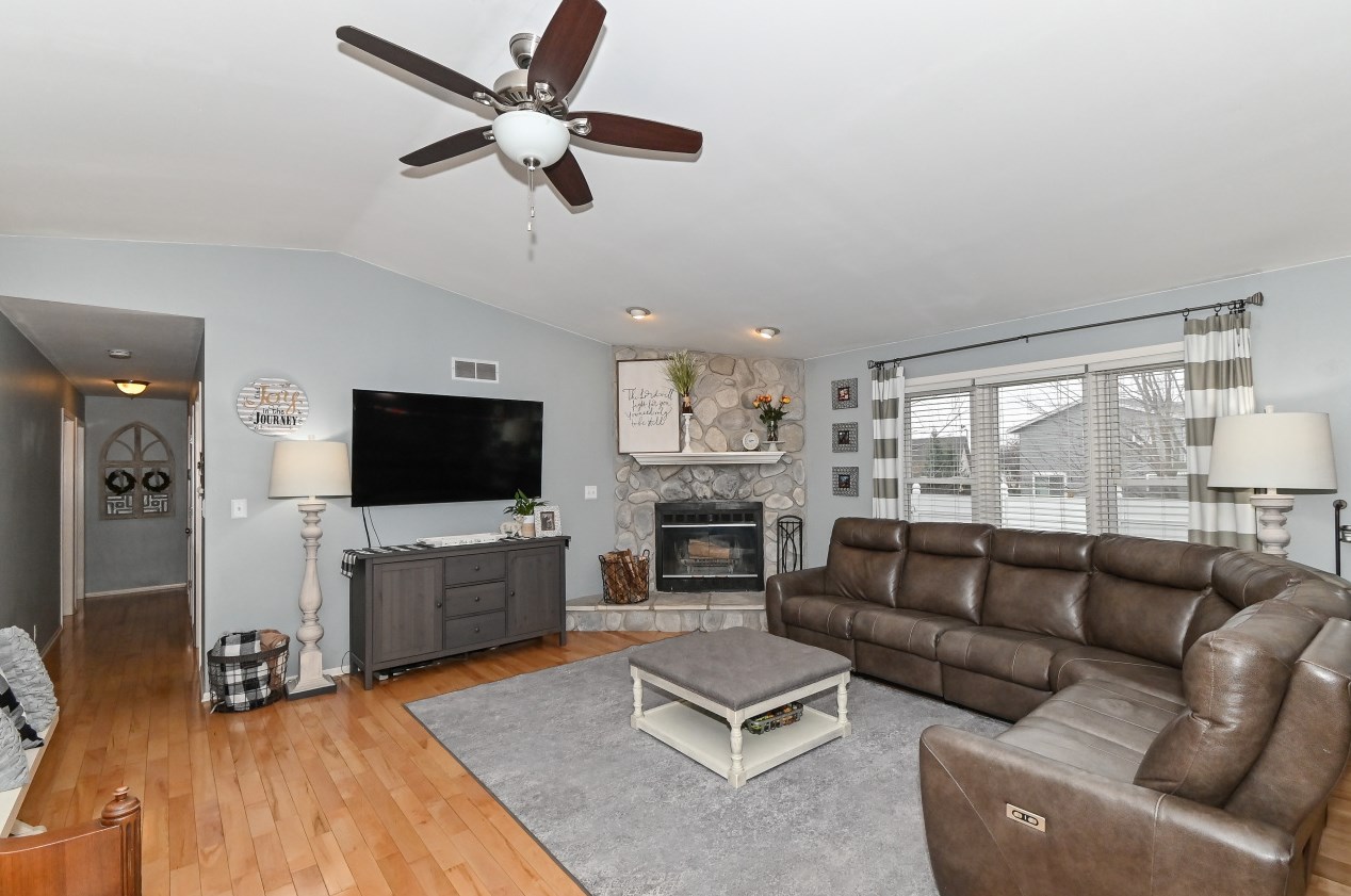 4381 Central Ave, Hales Corners, WI 53132-8627