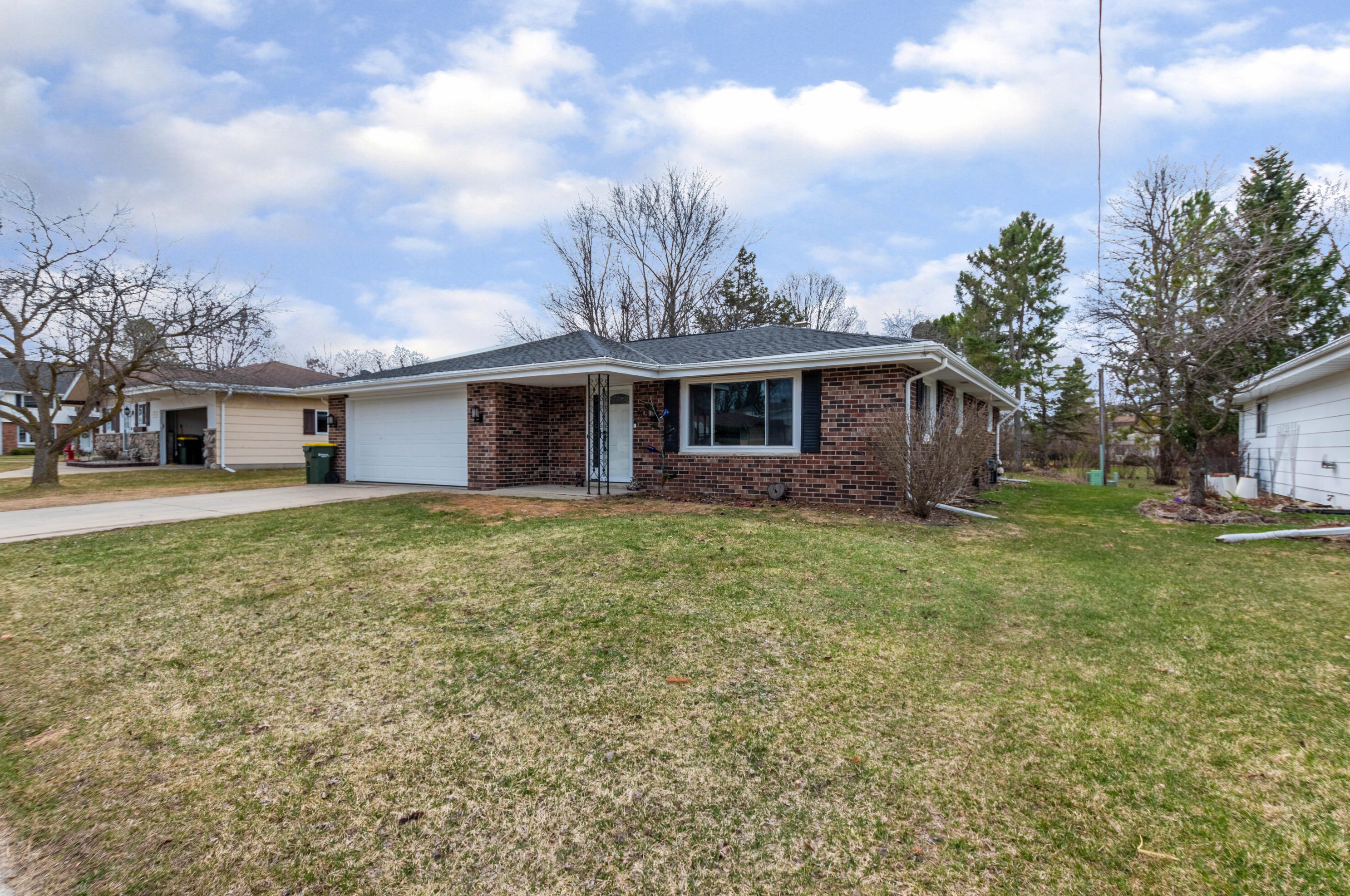 515 Harrison St, Hartford, WI 53027-2008