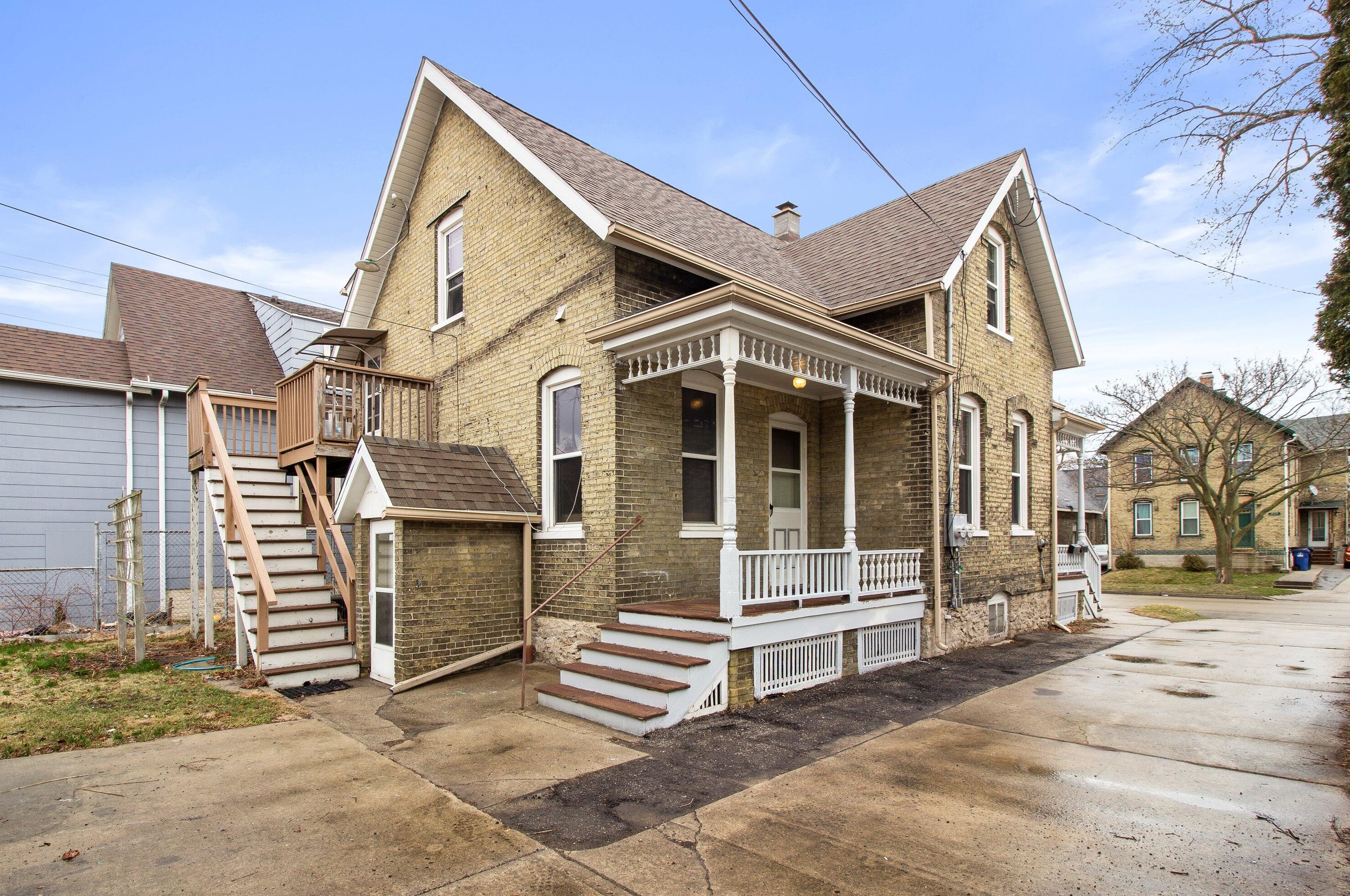 1928 Erie St, Racine, WI 53402-4726