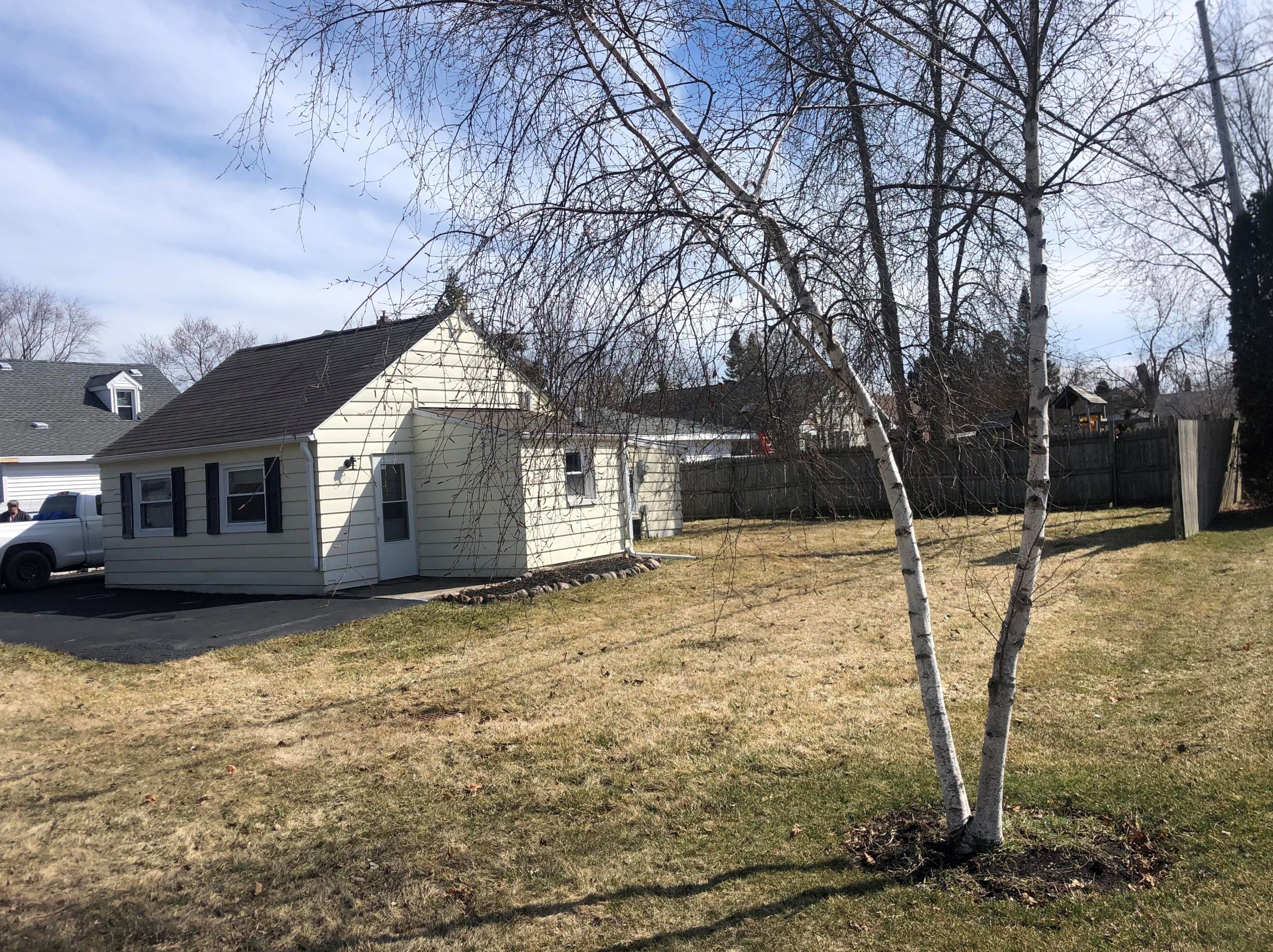 1427 Johnson Ave, Racine, WI 53402-2549