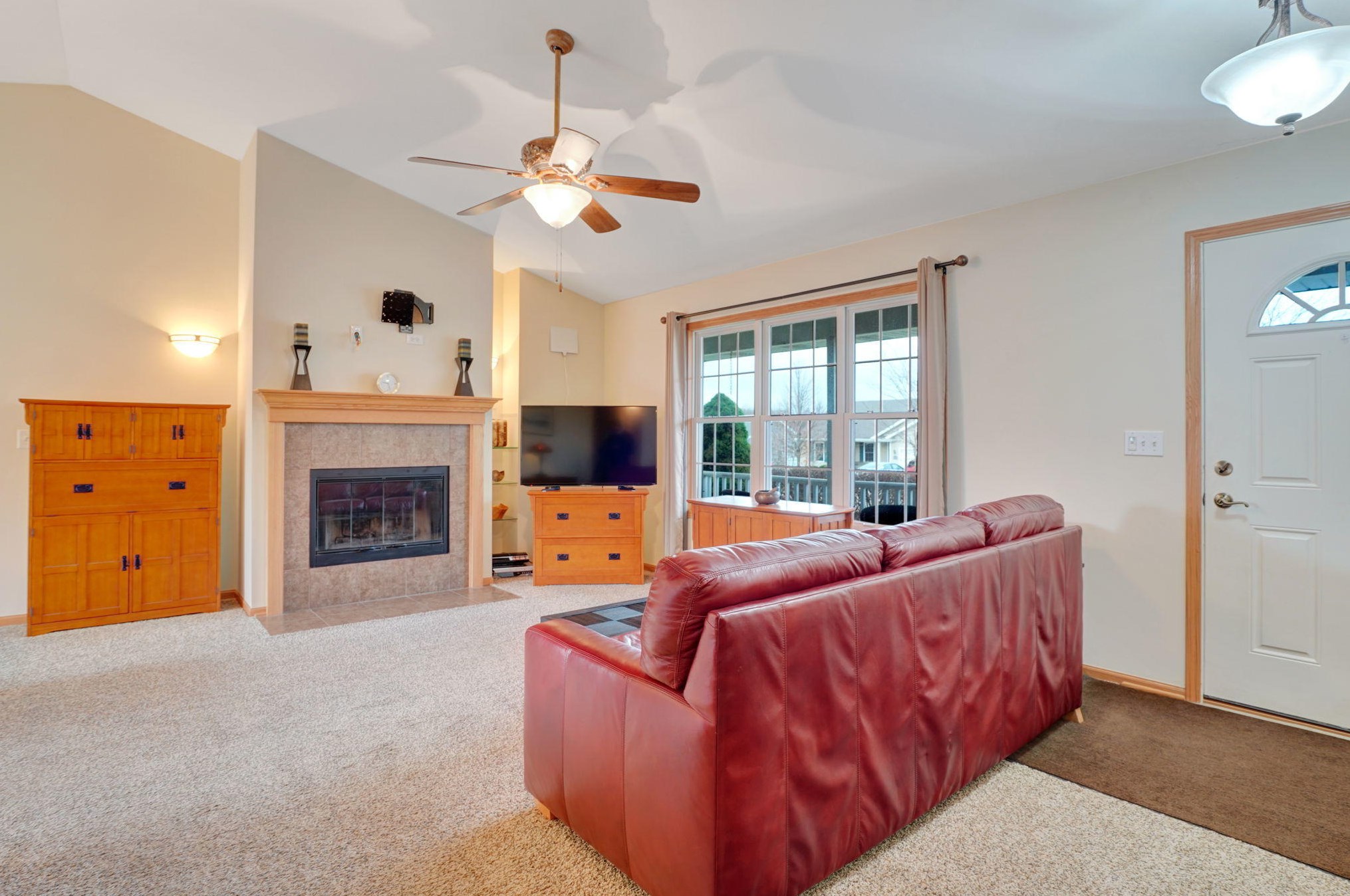 729 Joshua Ln, Lake Geneva, WI 53147