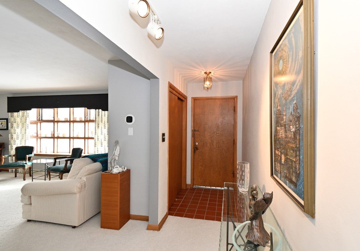 3305 Harrigan Dr, Brookfield, WI 53005-2823