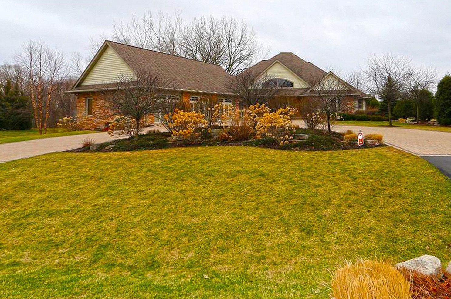 4215 Quarry Springs Dr, Racine, WI 53405-1169