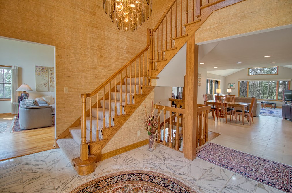 9939 N Valley Hill Dr, Thiensville, WI 53092