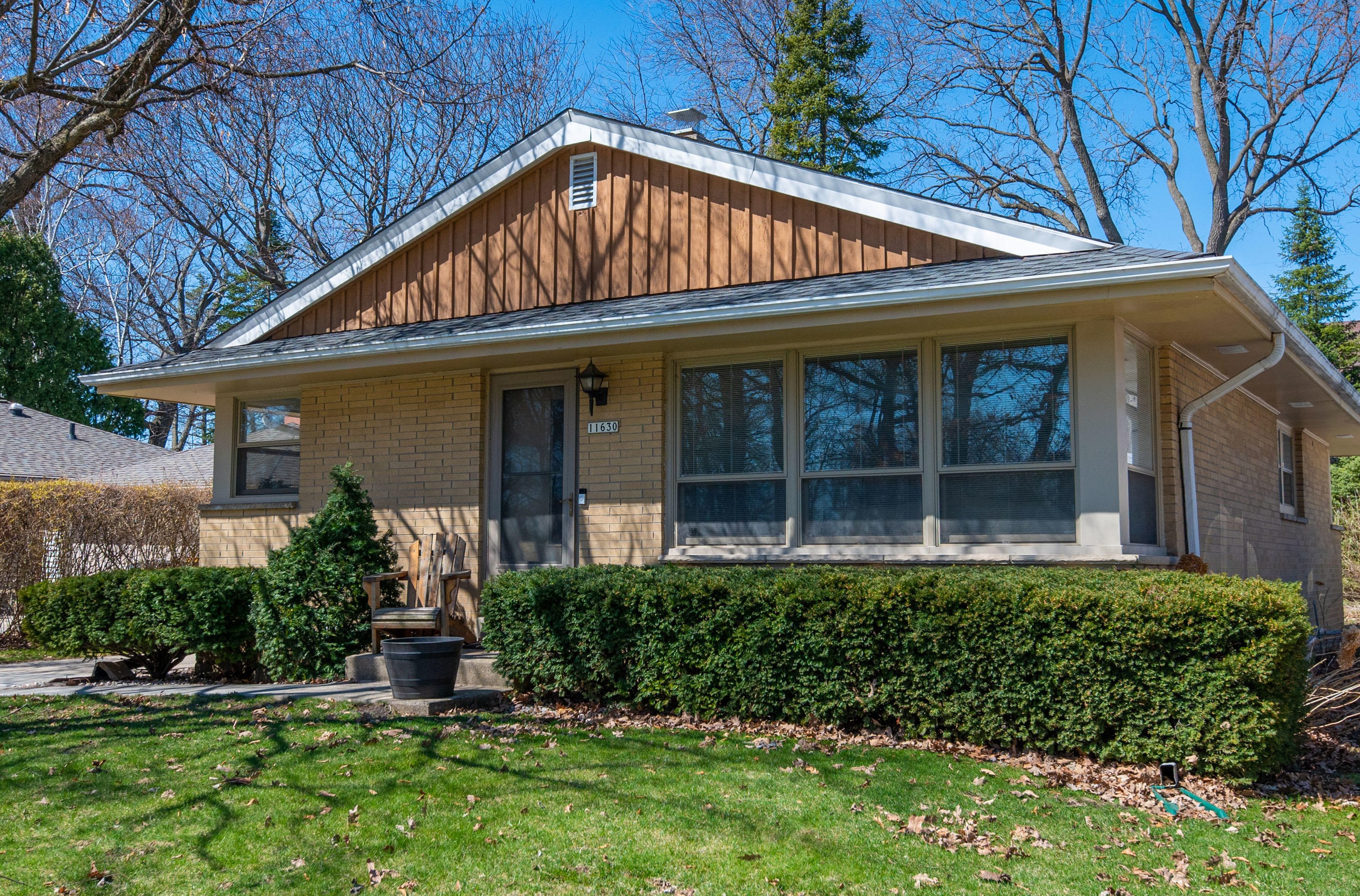 11630 Martha Dr, Milwaukee, WI 53226-3919