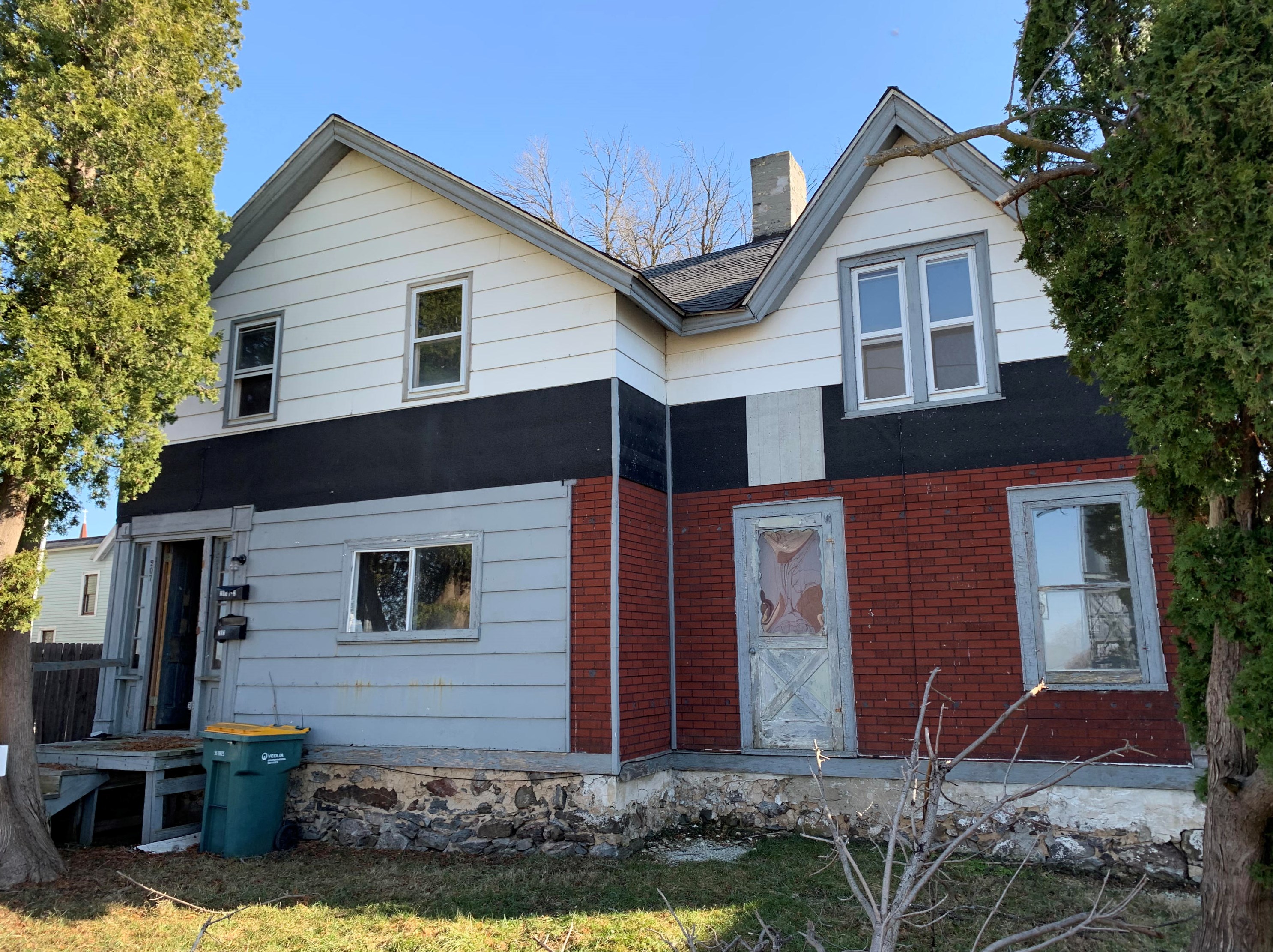 207 W Mill St, Beaver Dam, WI 53916