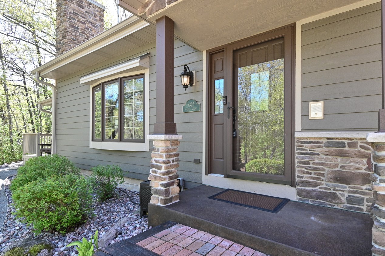 6325 Crane Ct, Waterford, WI 53185