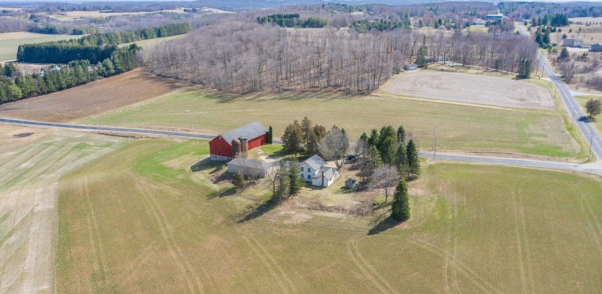 4478 Beaver Dam Rd, West Bend, WI 53090