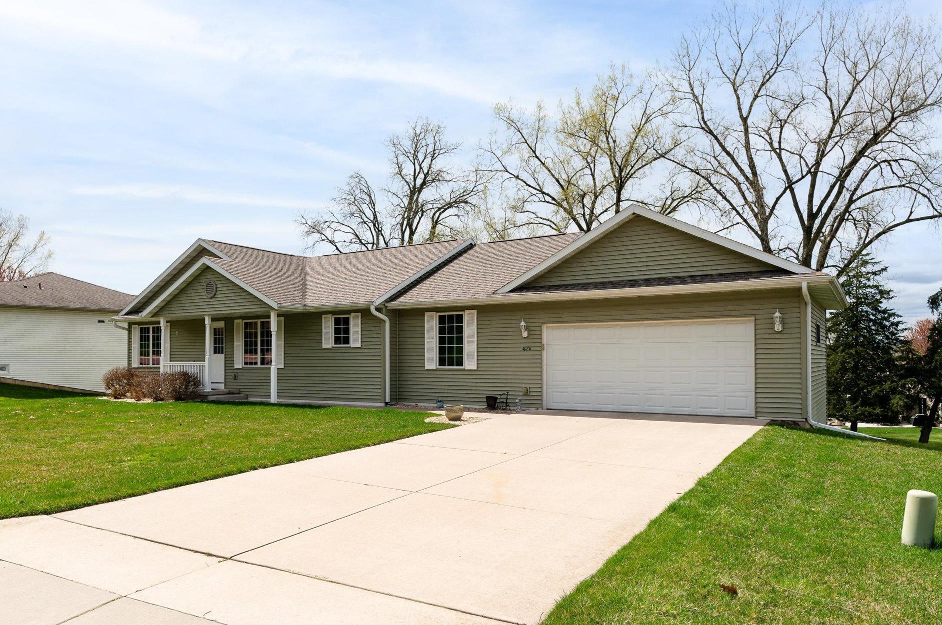 4024 Cliffside Dr, La Crosse, WI 54601