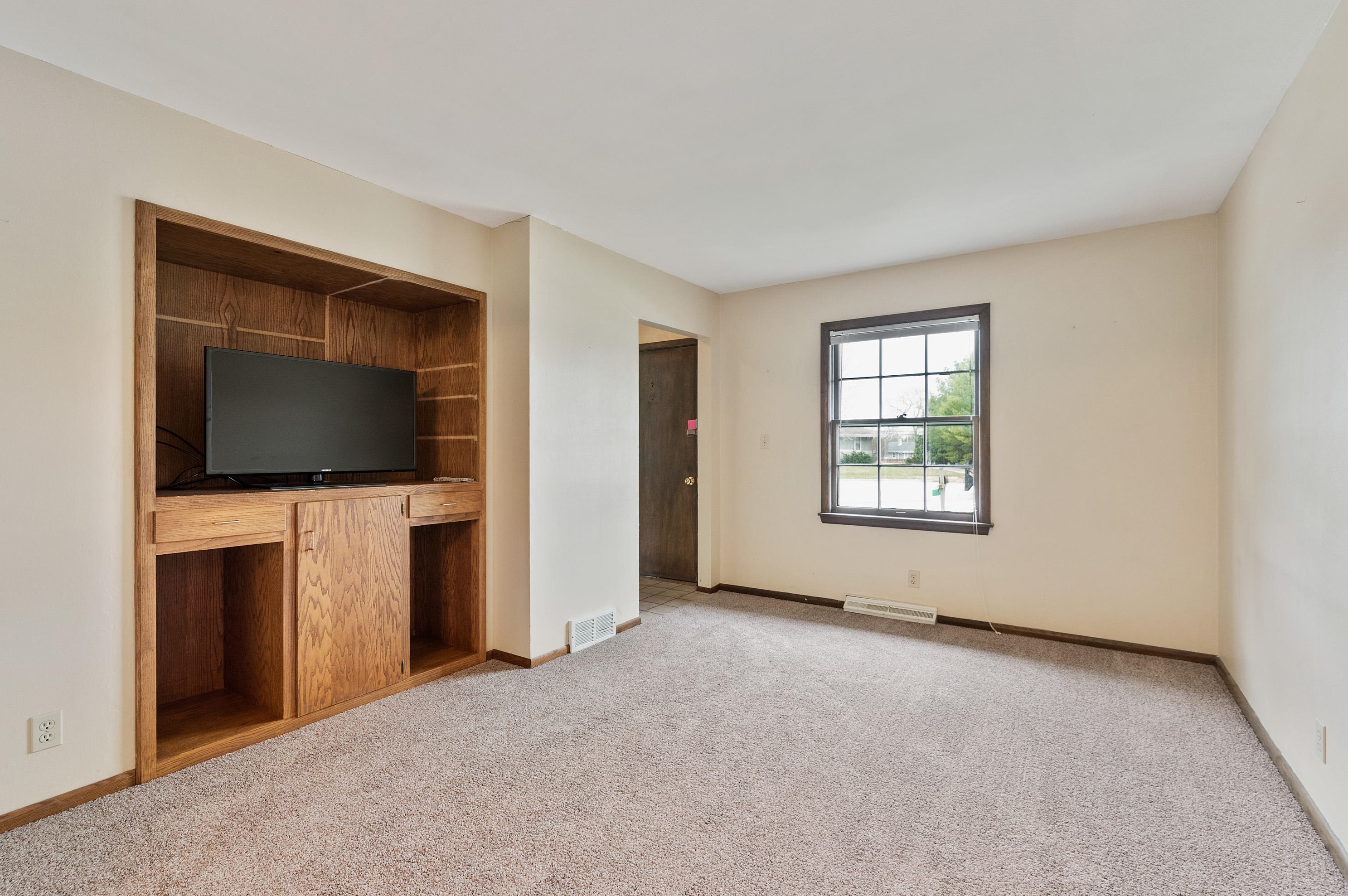 1625 Viola Cir, Port Washington, WI 53074-1038