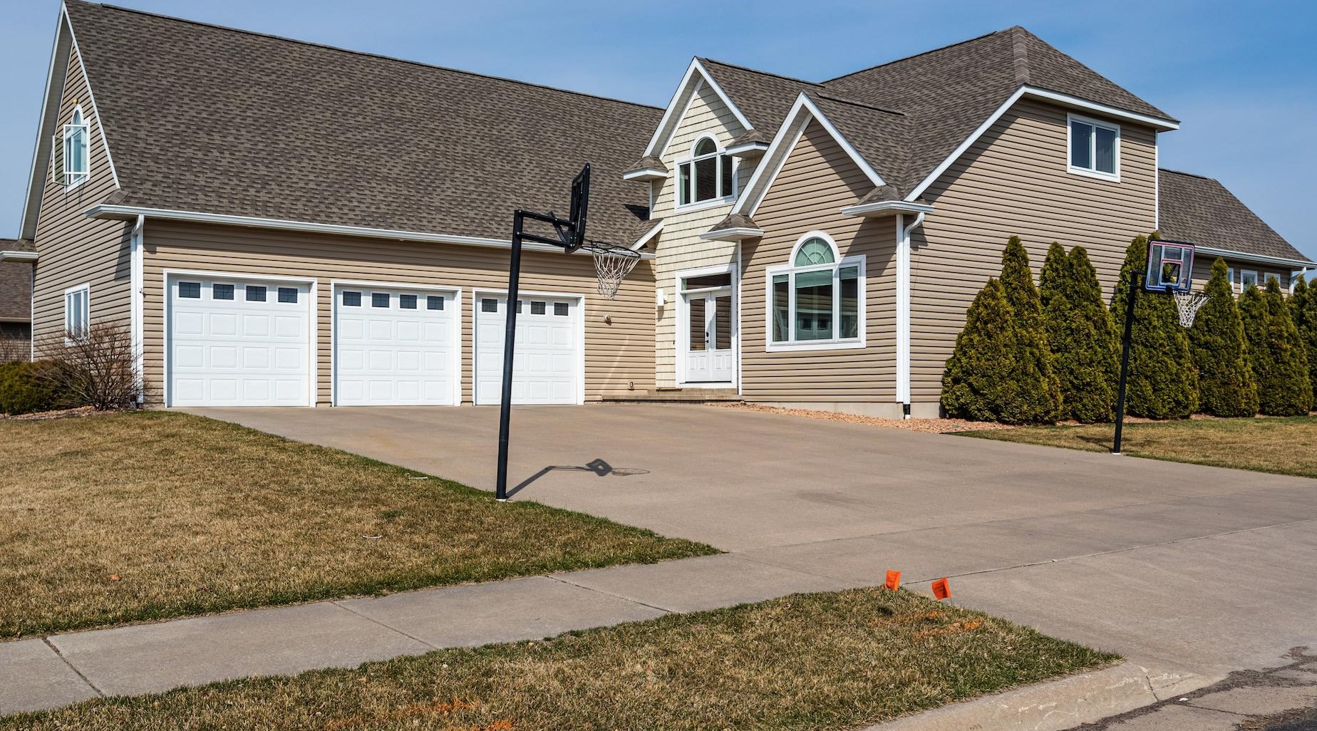 715 Silver Dr, Holmen, WI 54636