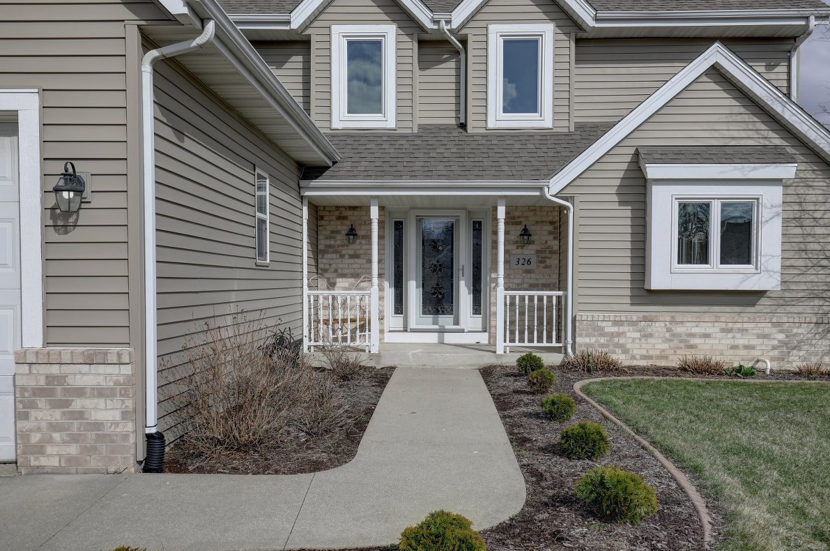 326 Ponderosa Dr, Hartford, WI 53027-2056