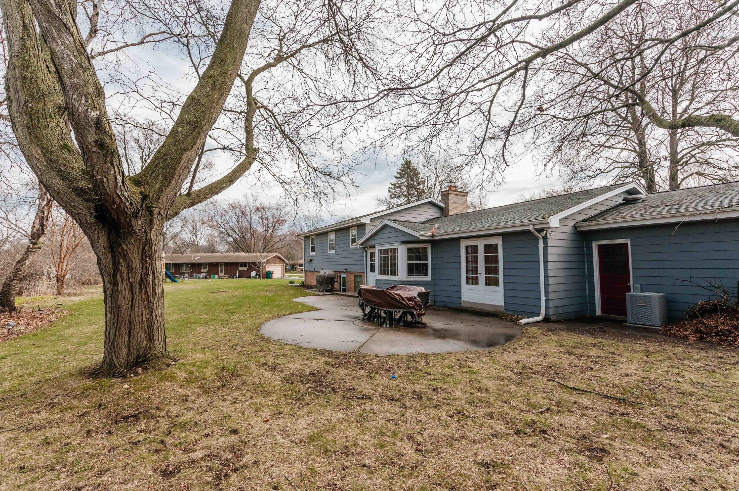 2520 Michael Dr, Milwaukee WI exterior