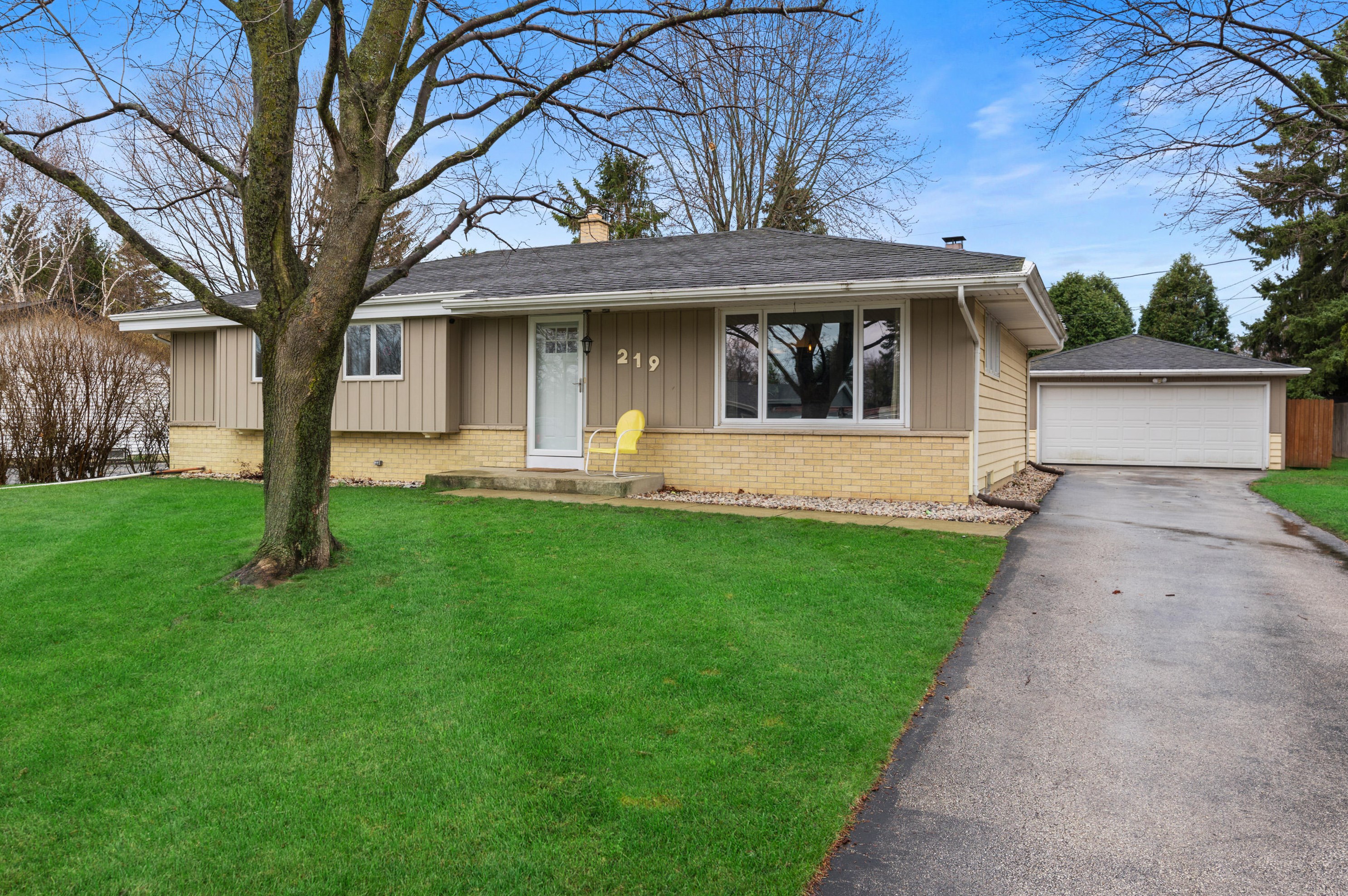 219 Highland Dr, Grafton, WI 53024-2310
