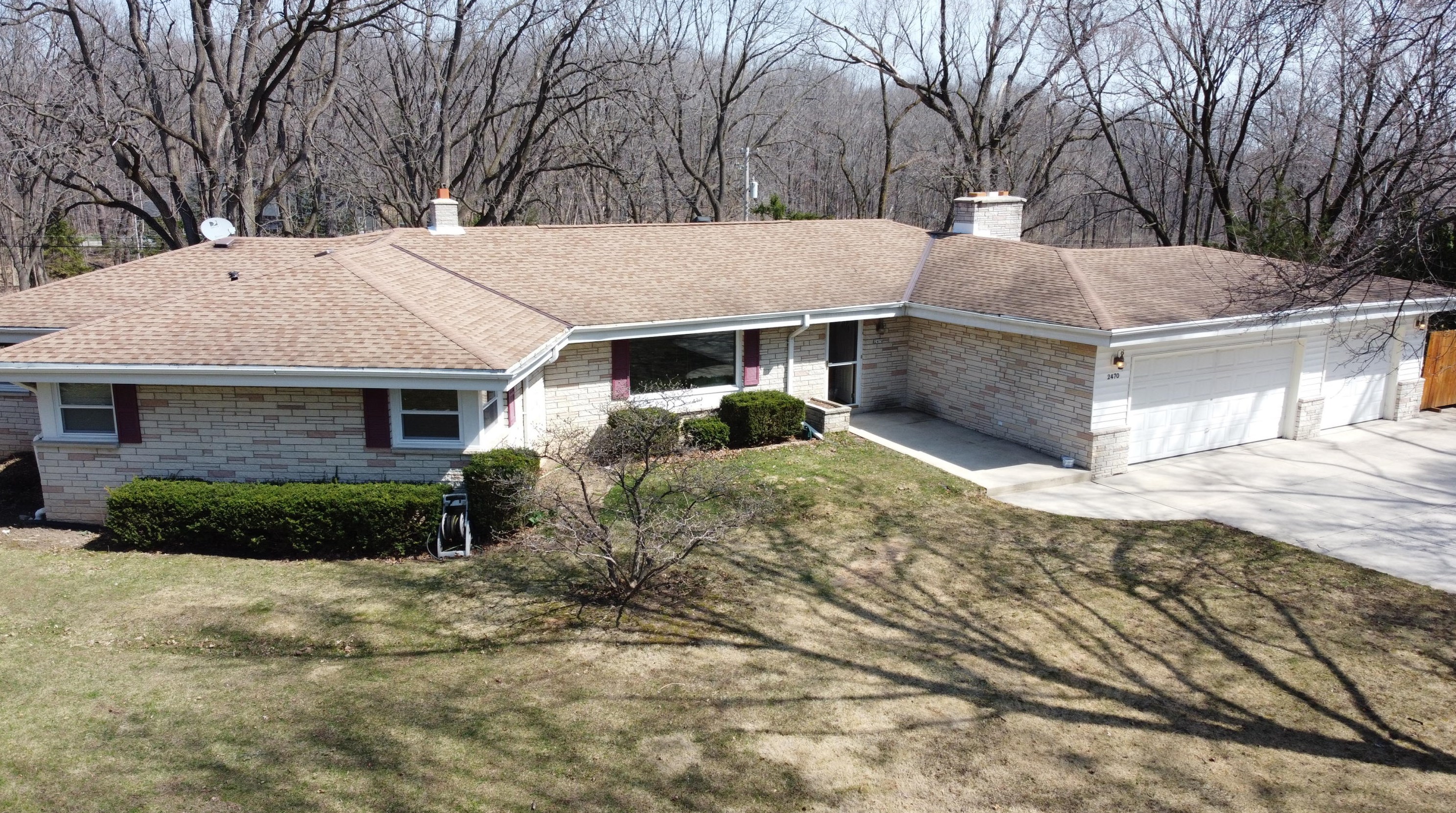2470 Rockway Ln, Brookfield, WI 53005-4516