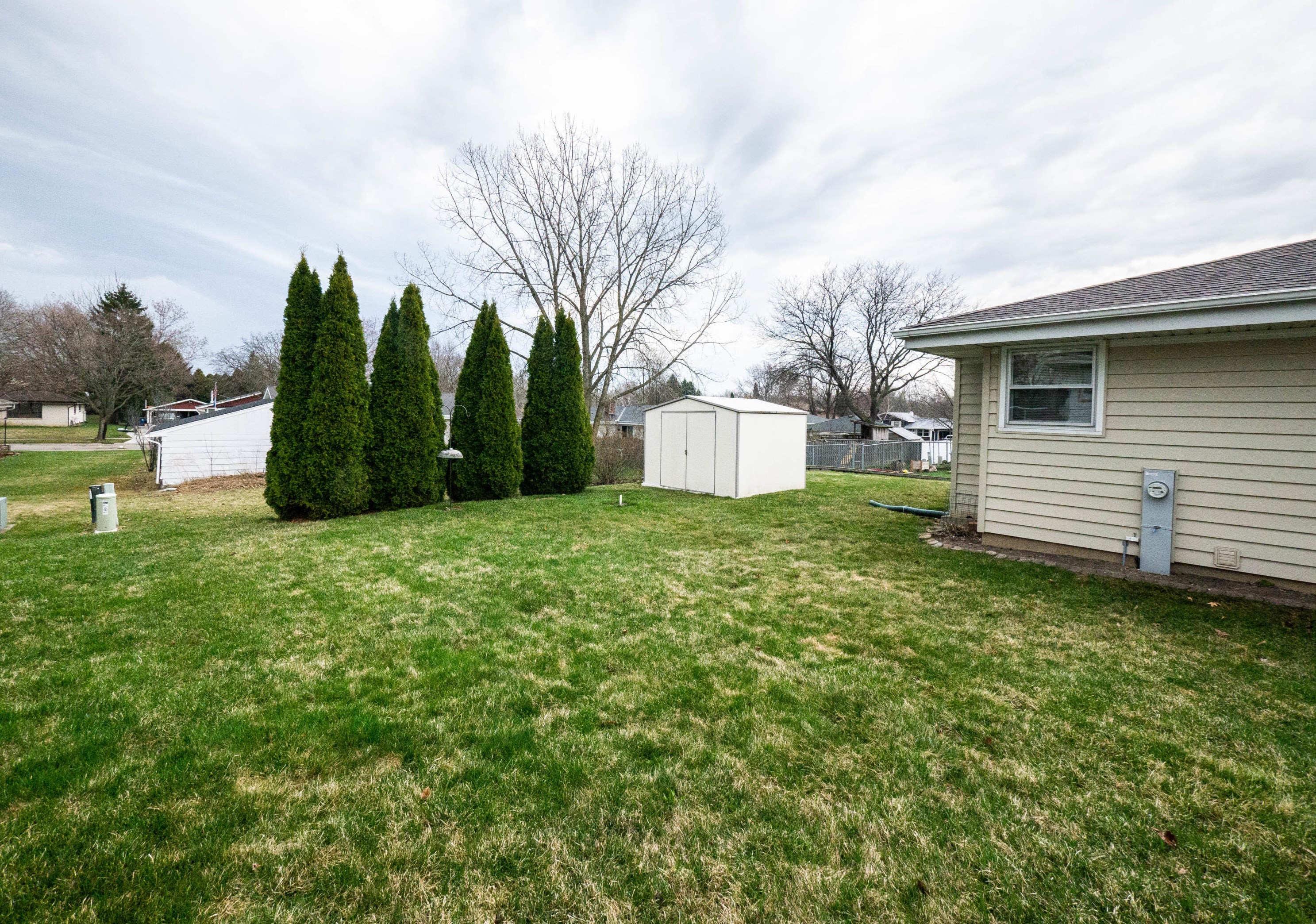 7542 Highfield Ct, Oak Creek, WI 53154-2418