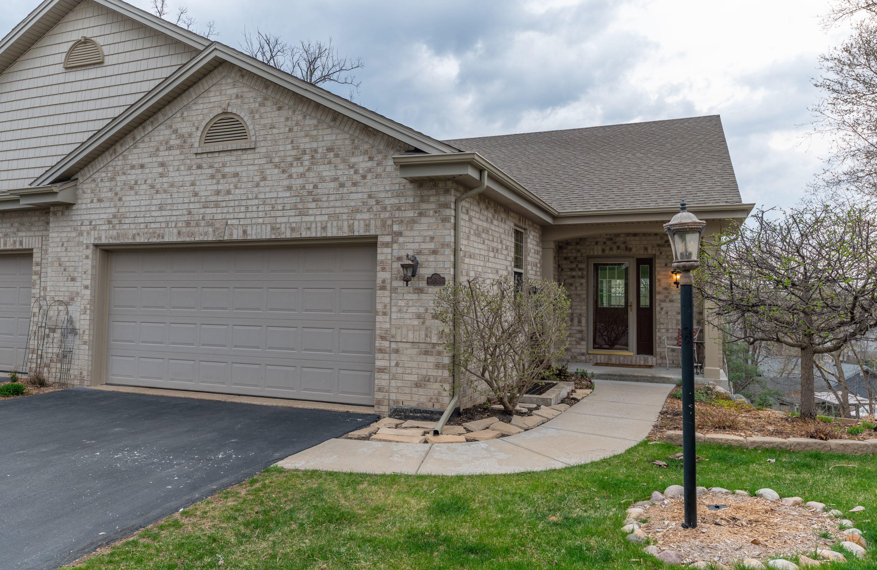 283 Cardinal Ridge Dr, Pewaukee, WI 53072-3474