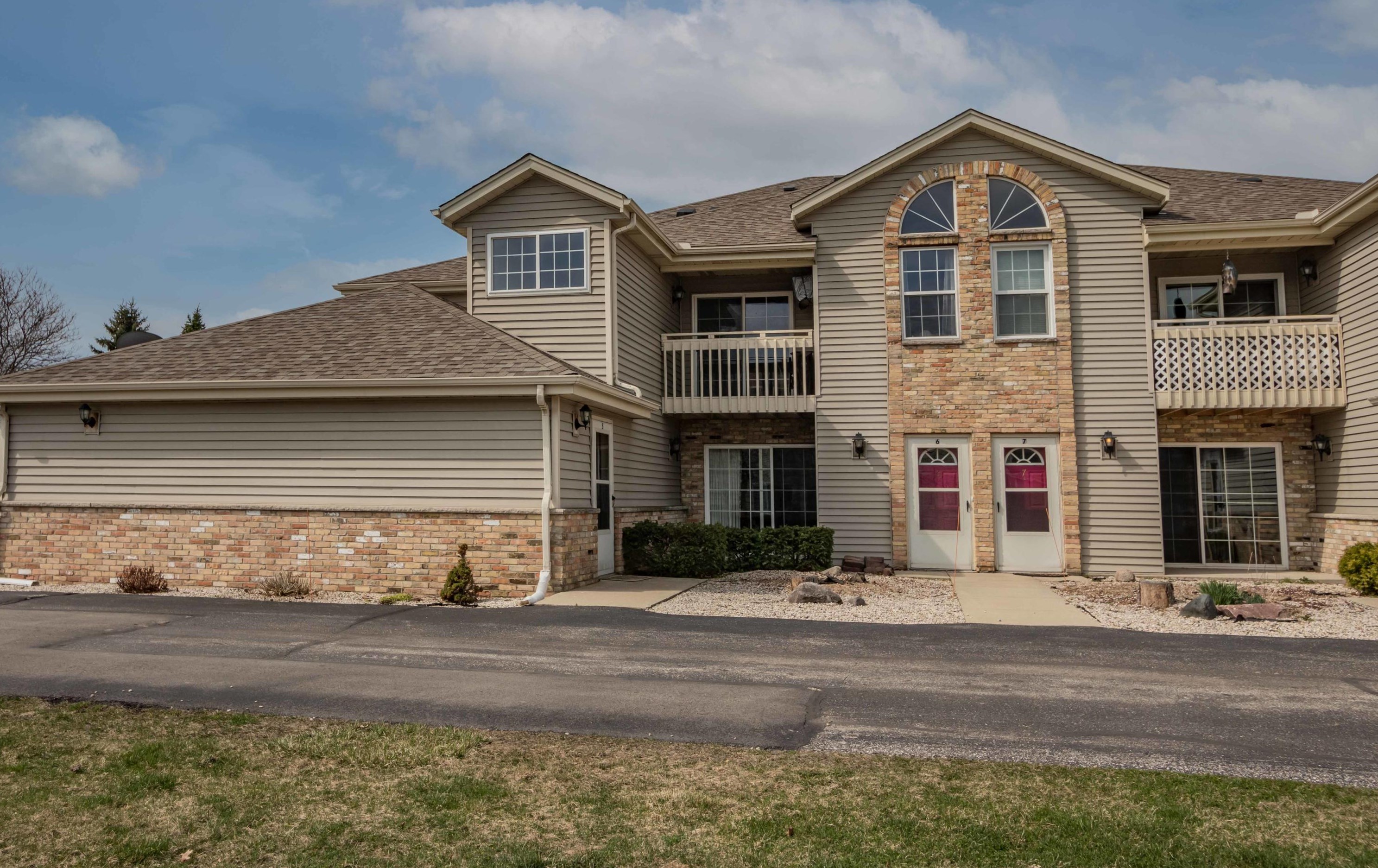 8380 Chicago Rd, Oak Creek, WI 53154-8017