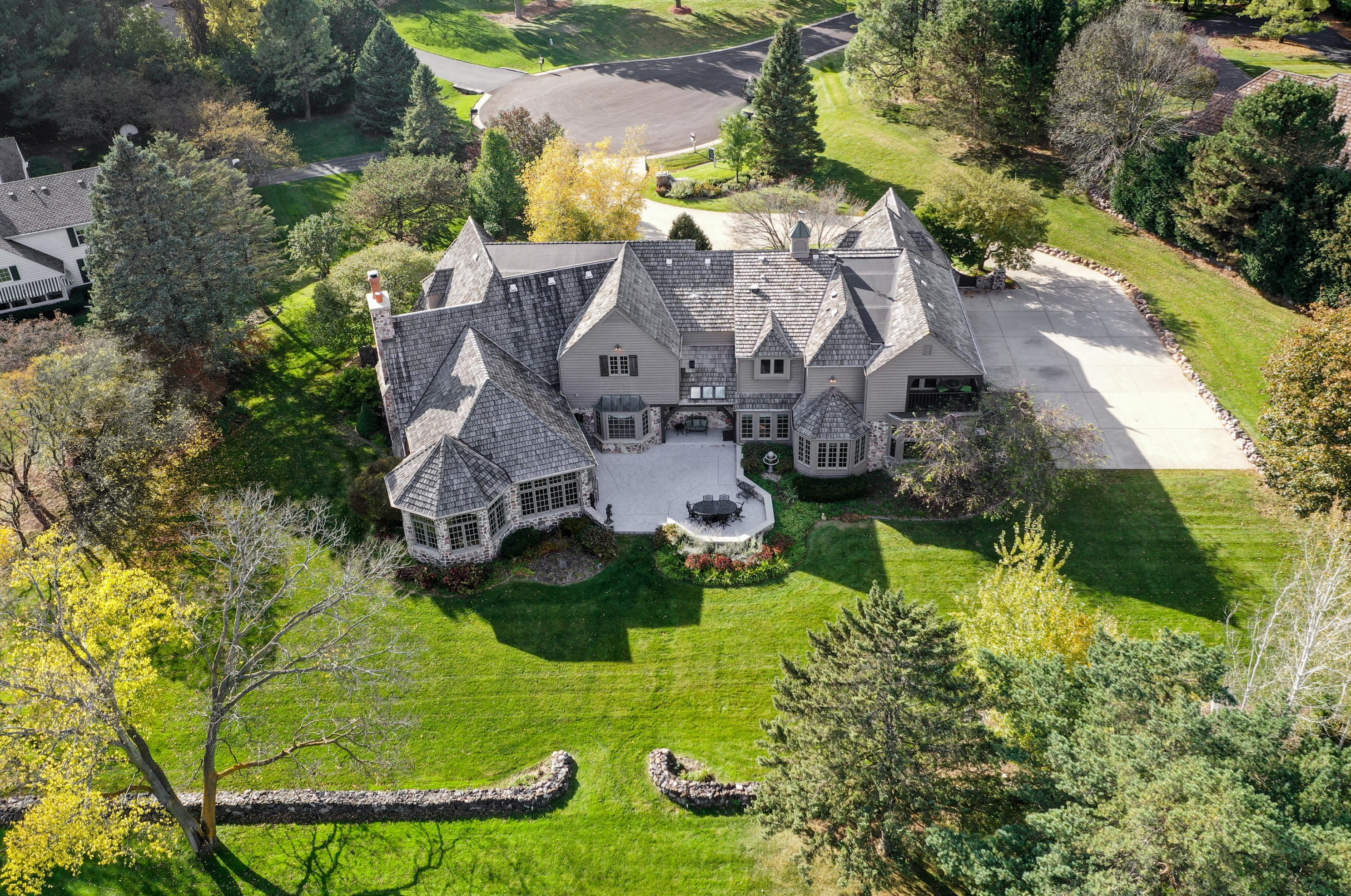 5206 W River Trail Ct, Thiensville, WI 53092