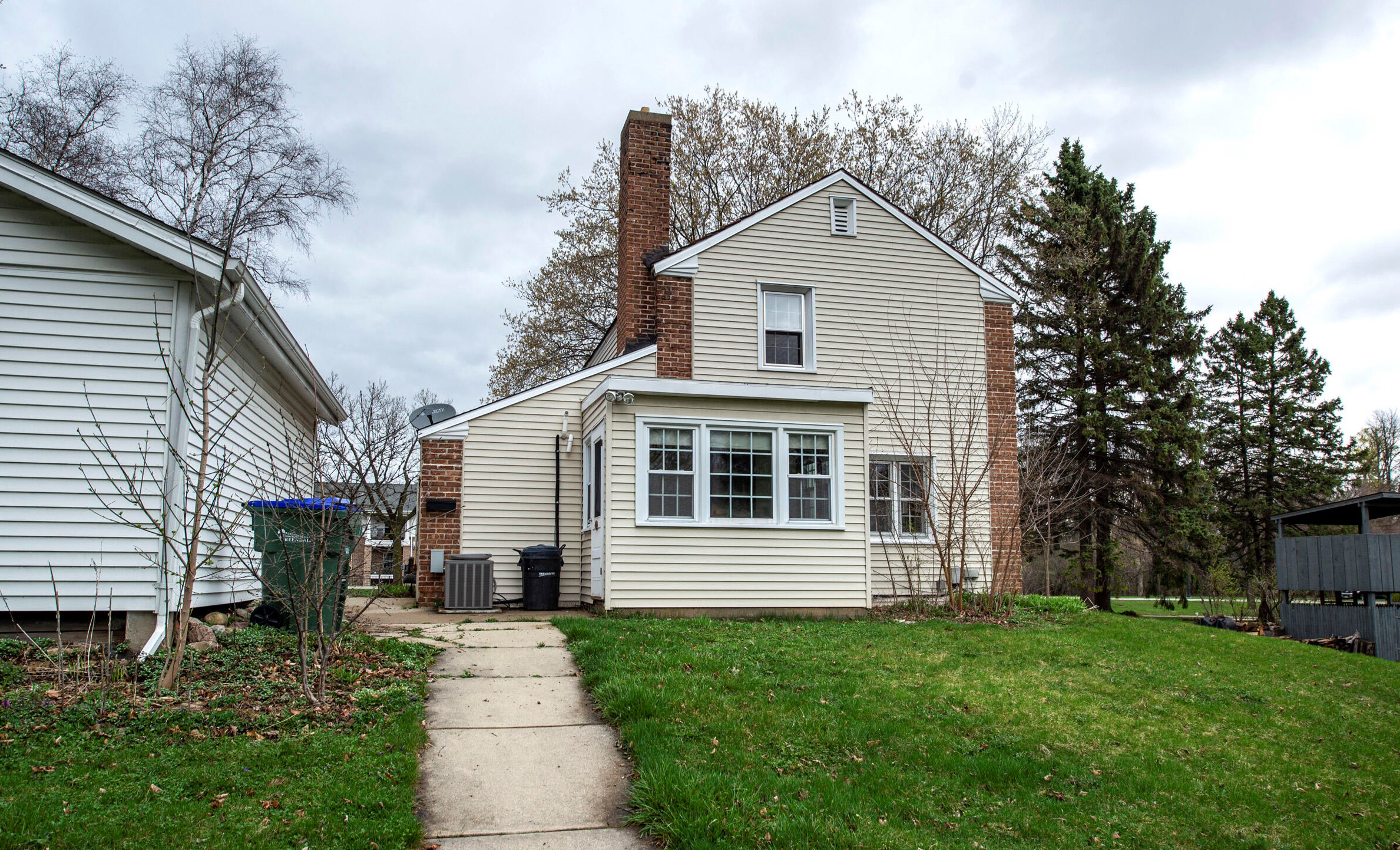 7003 W Grange Ave, Greendale, WI 53129