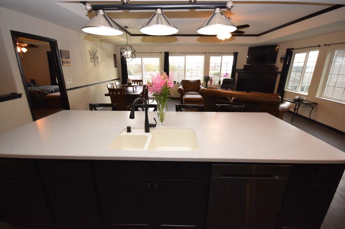 1136 Fieldstone Dr, Hartford, WI 53027-2907