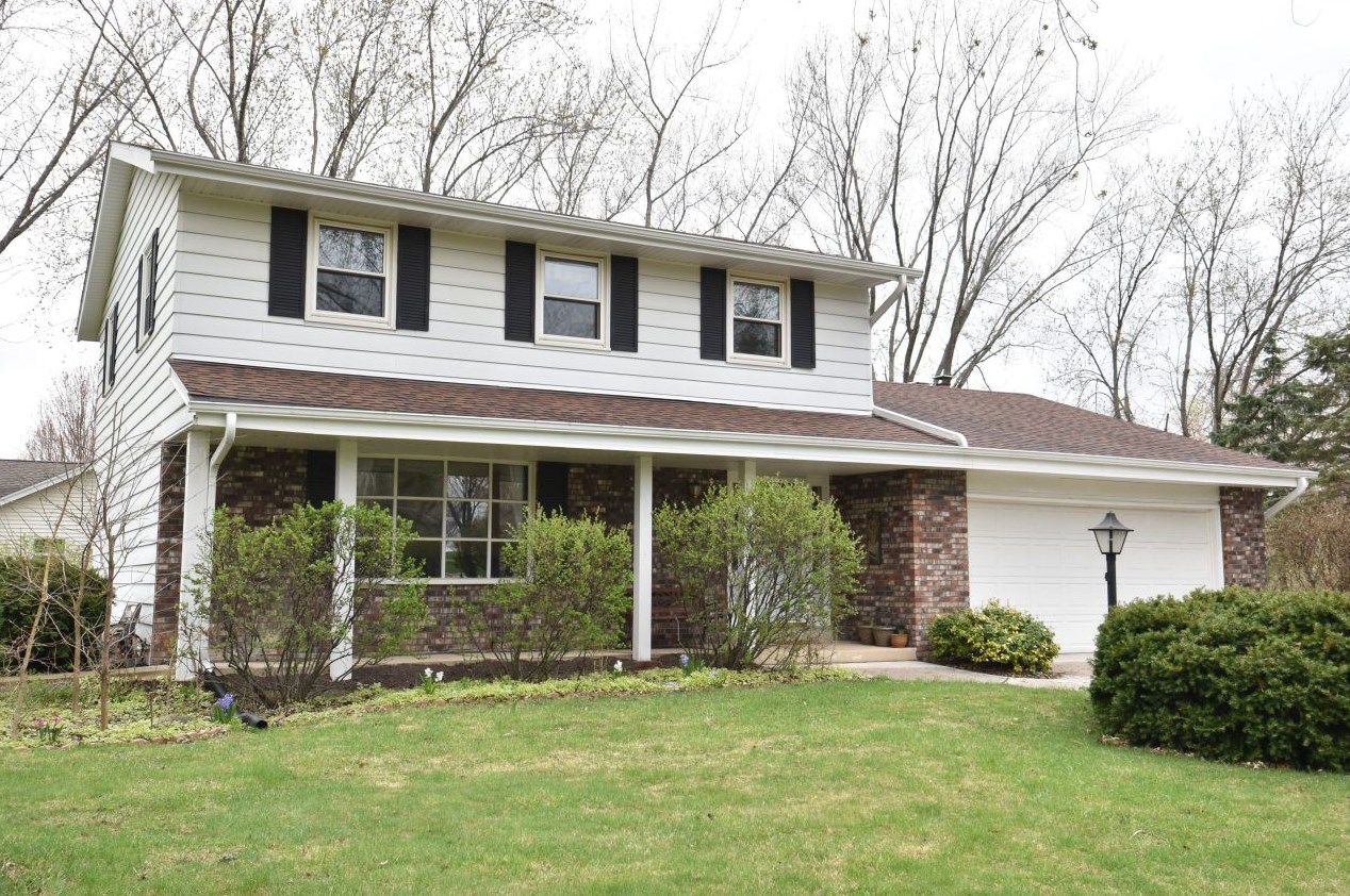 8301 36th St, Hales Corners, WI 53132-9321