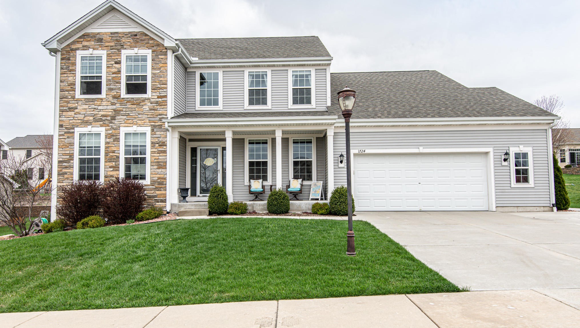 1724 Glacier Ridge Rd, Waukesha, WI 53188