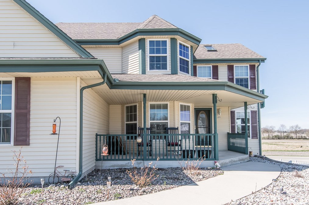 15 Rushmore Ln, Hartford, WI 53027