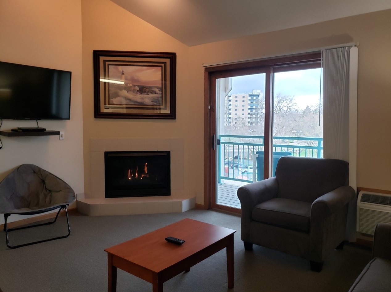 111 Center St #416, Lake Geneva, WI 53147