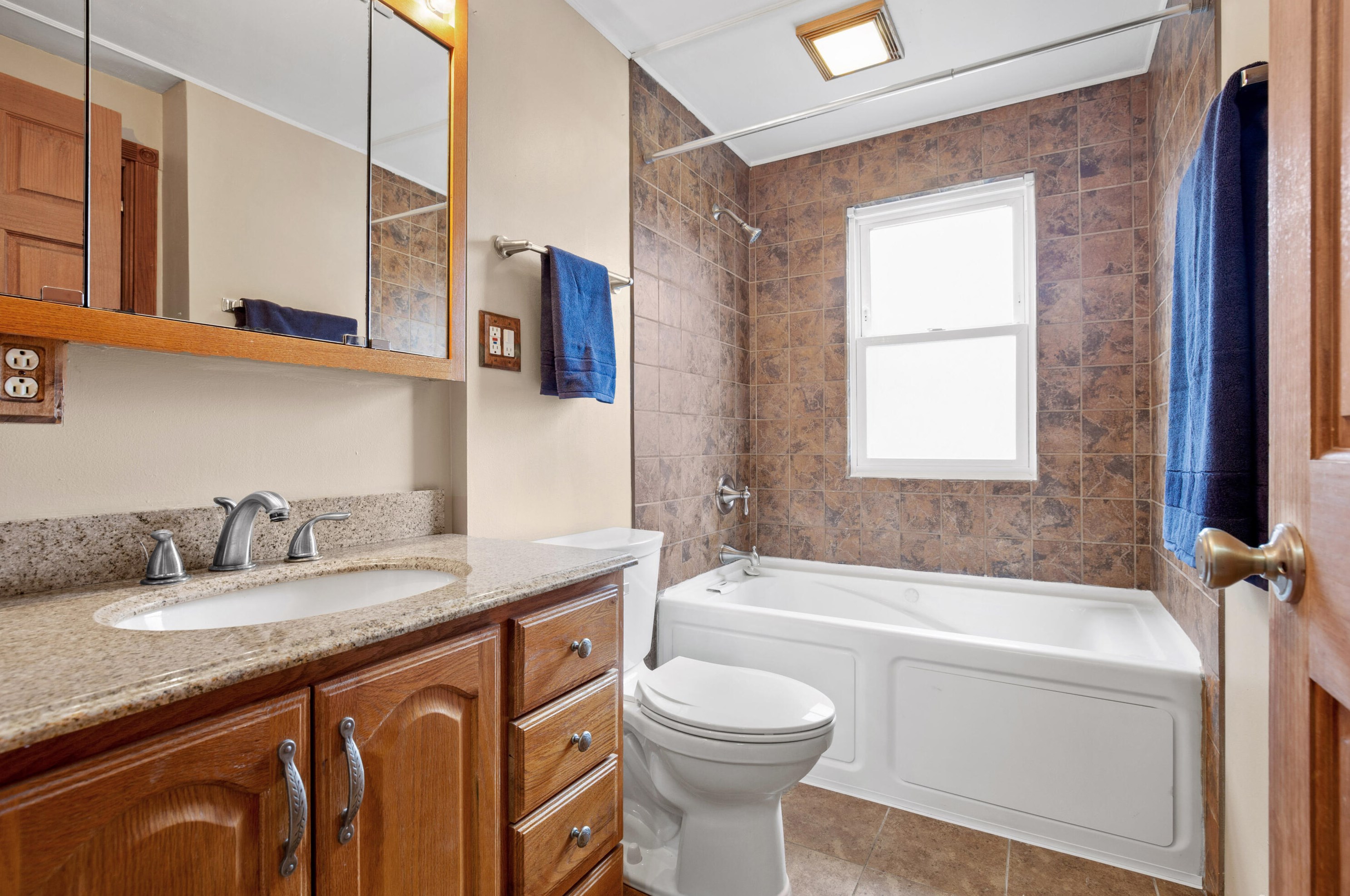 2113 Blaine Ave, Racine WI 53405-4121 exterior