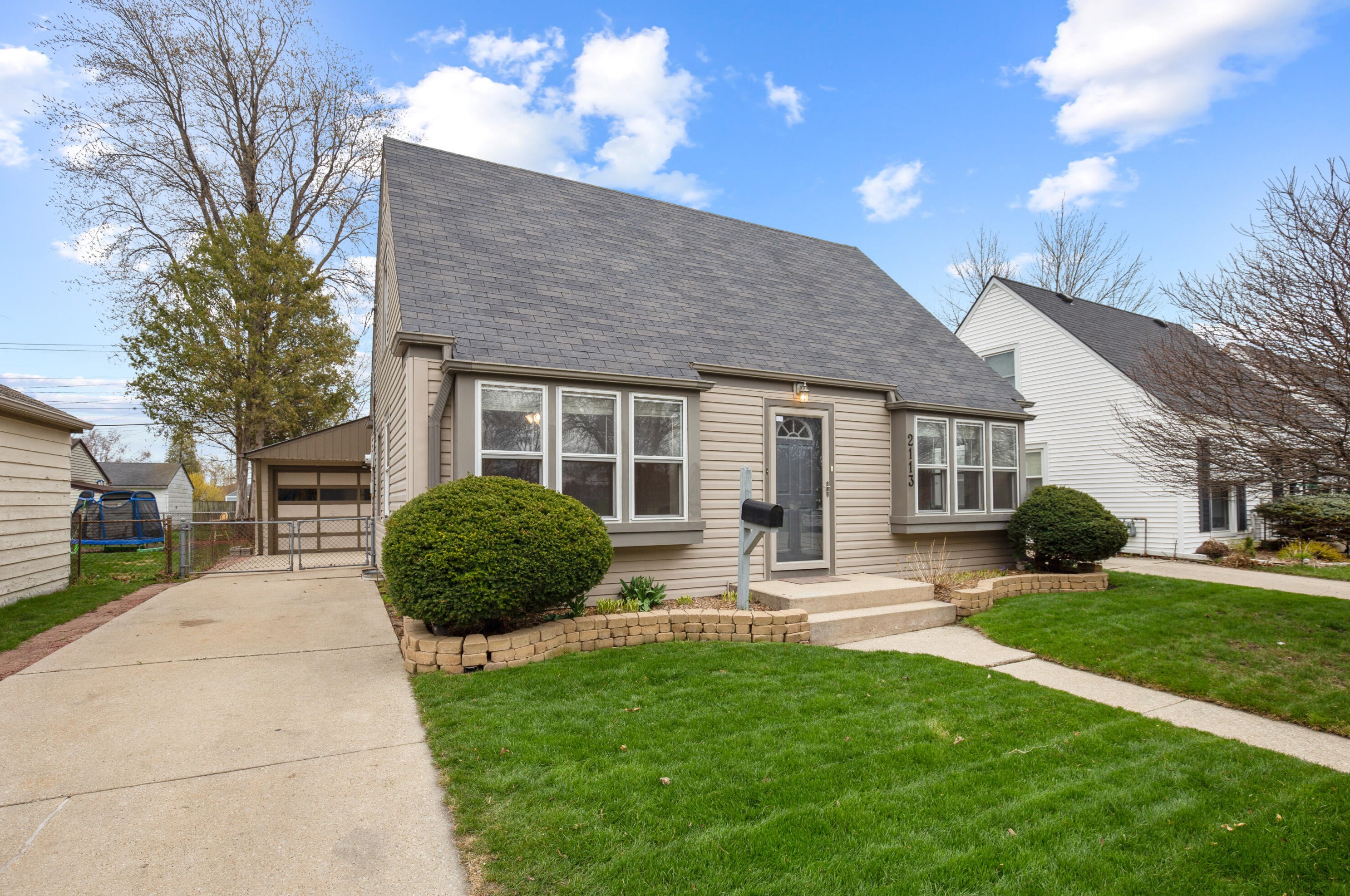 2113 Blaine Ave, Racine WI 53405-4121 exterior