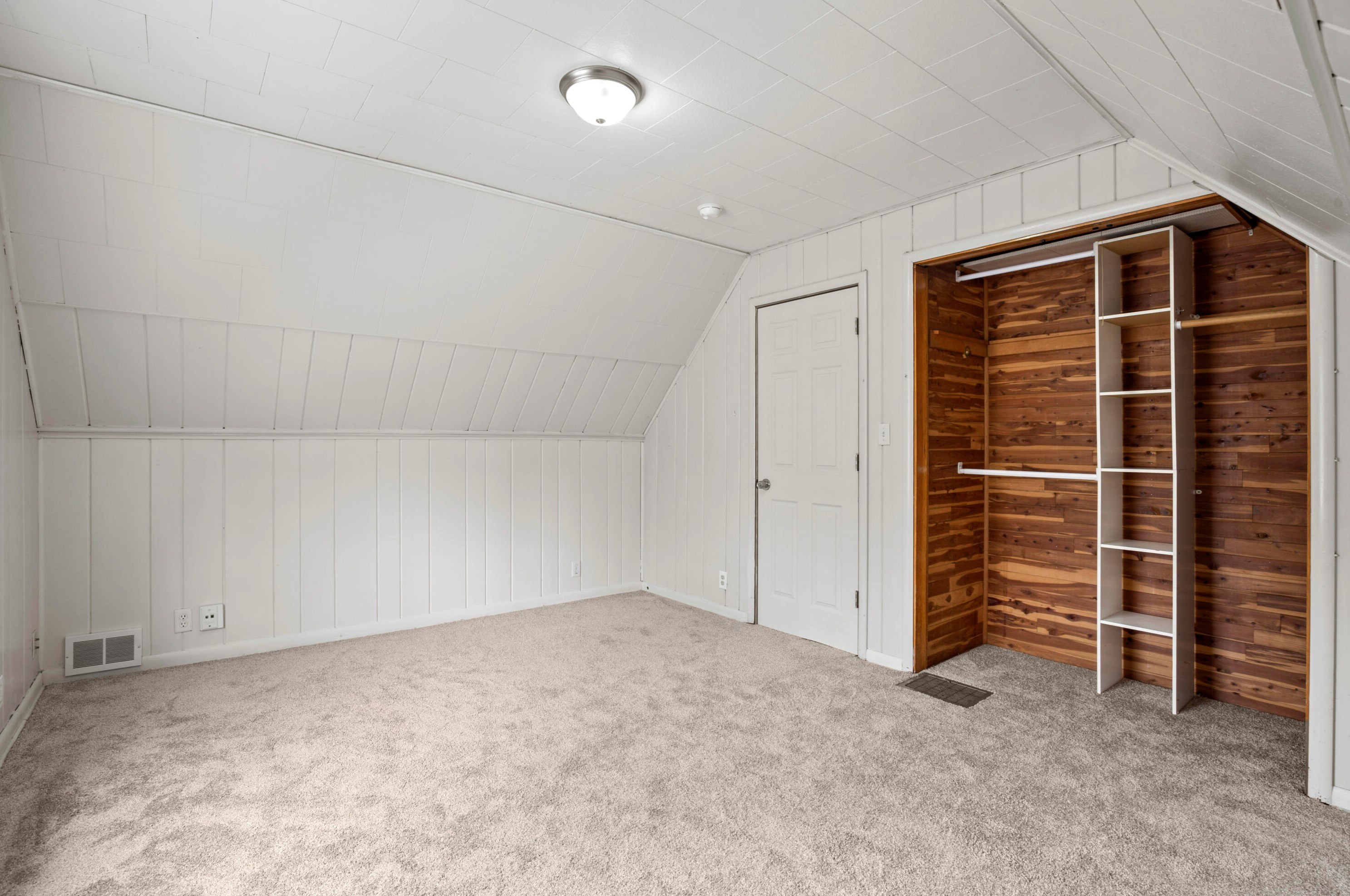 2113 Blaine Ave, Racine WI 53405-4121 exterior