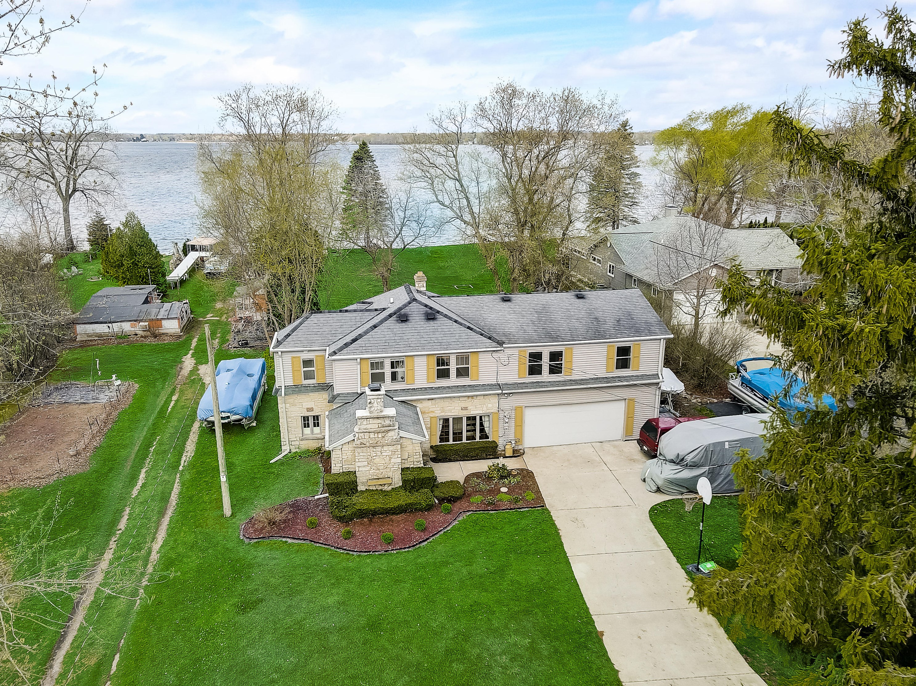 8110 E Wind Lake Rd, Waterford, WI 53185