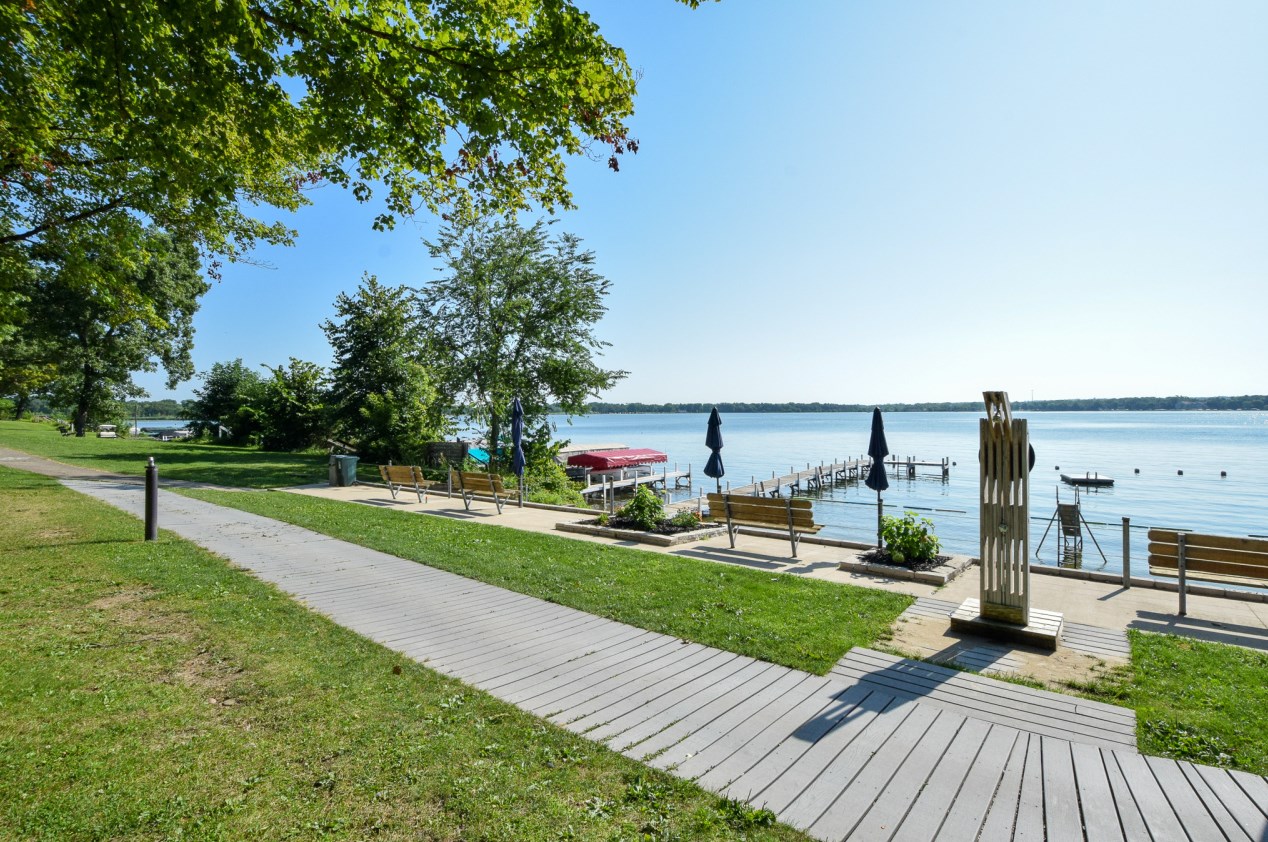 1717 Lincoln Ave, Delavan WI  53115-4010 exterior