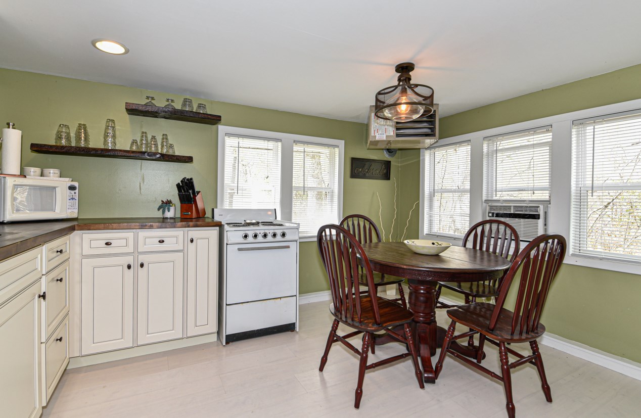 1717 Lincoln Ave, Delavan WI  53115-4010 exterior