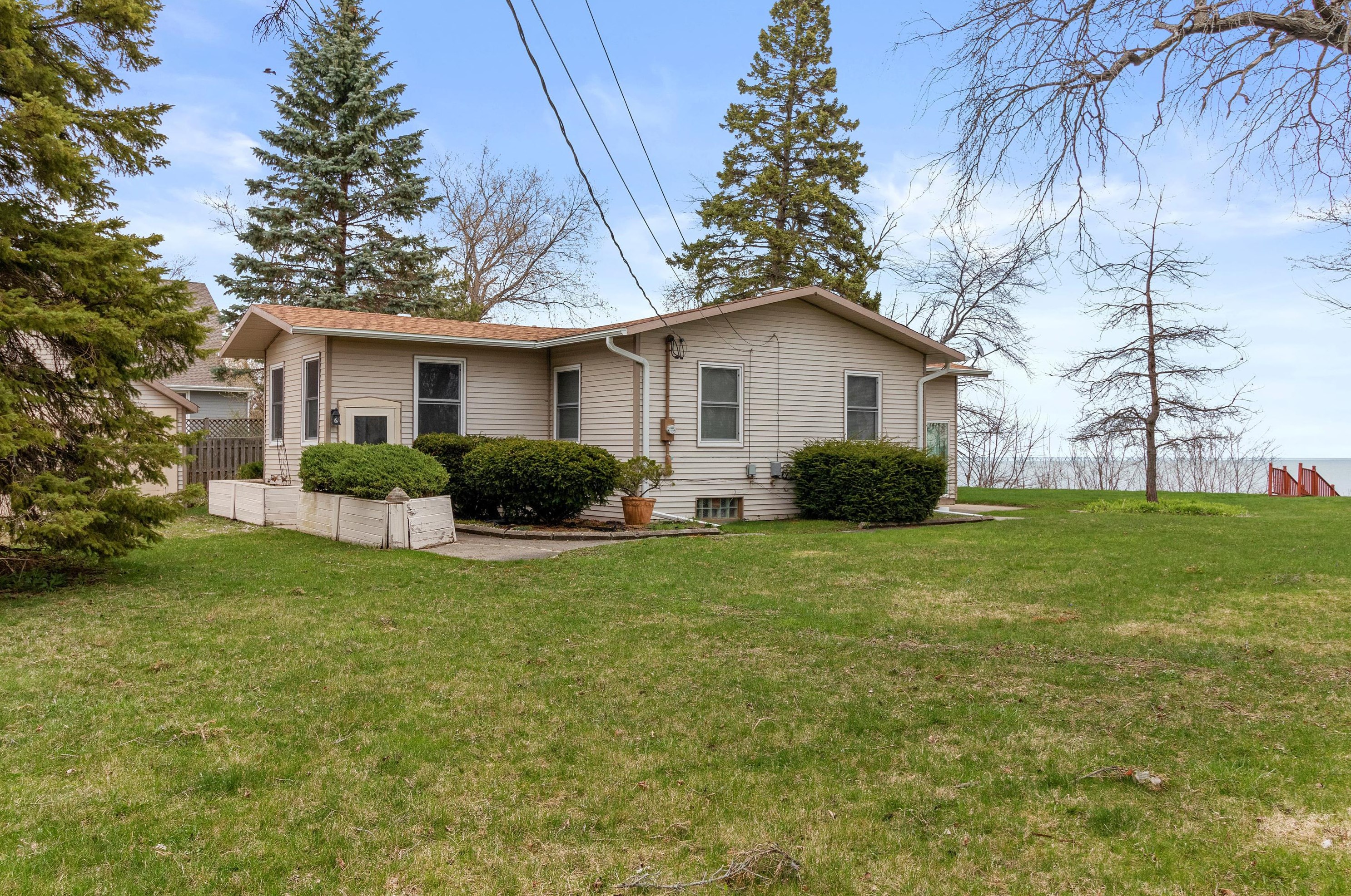 1469 Sheridan Rd, Kenosha, WI 53140