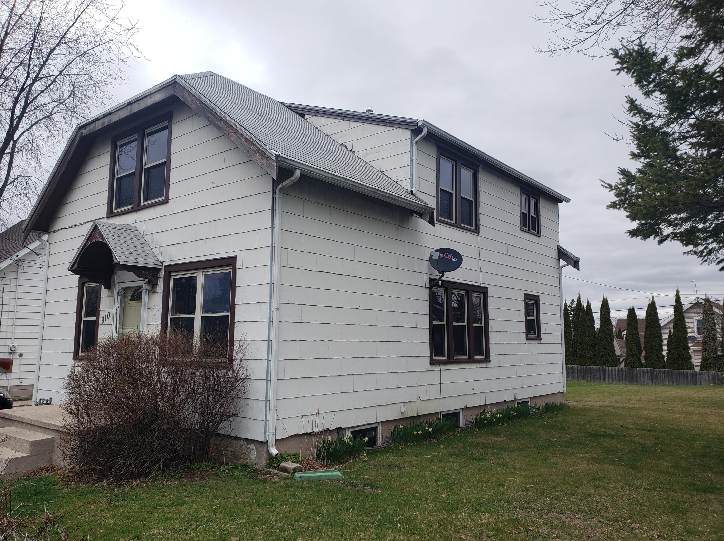 910 Summit St, Manitowoc, WI 54220