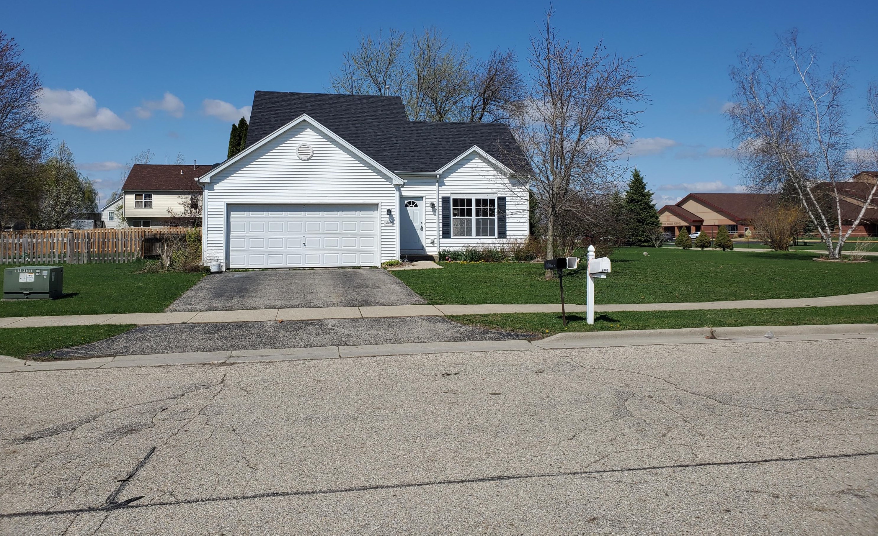800 Hunters Ridge Dr, Genoa City, WI 53128-2525