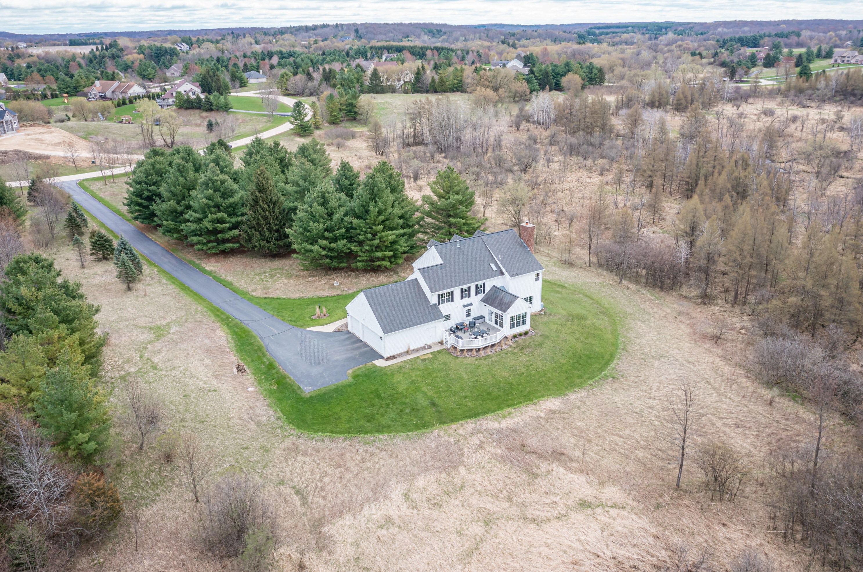 1242 Connolly Cir, Hartford, WI 53027
