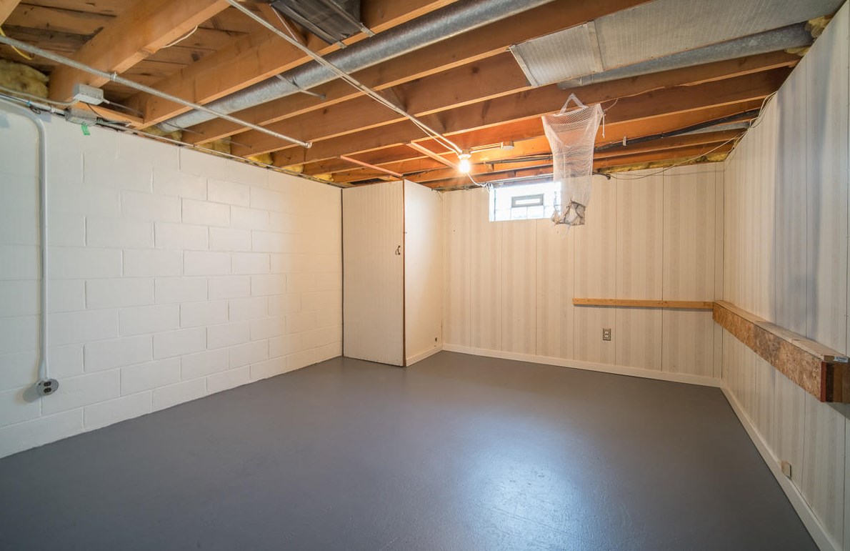 709 Blake Ave, South Milwaukee WI  53172-3827 exterior