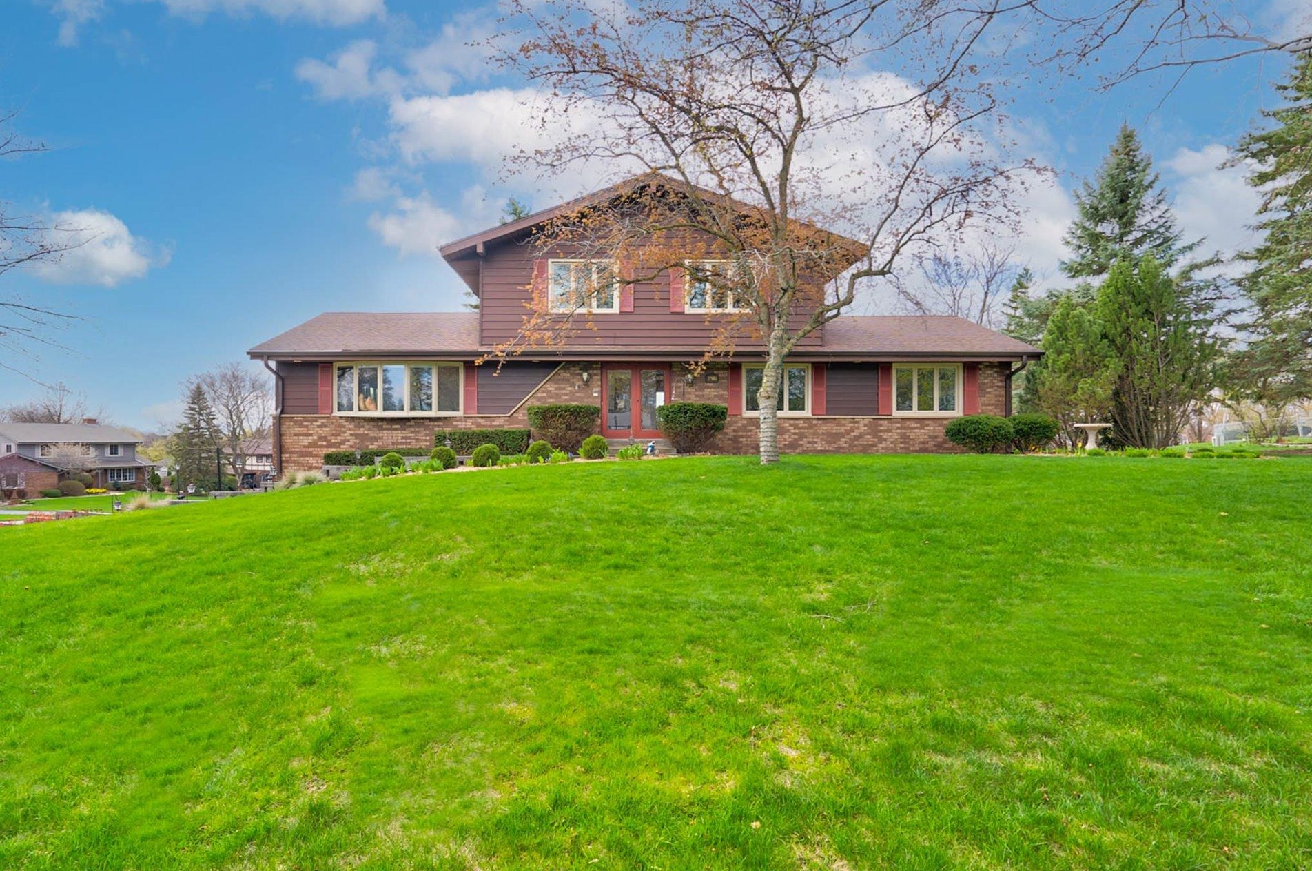 17985 Colline Vue Blvd, Brookfield, WI 53045-5003