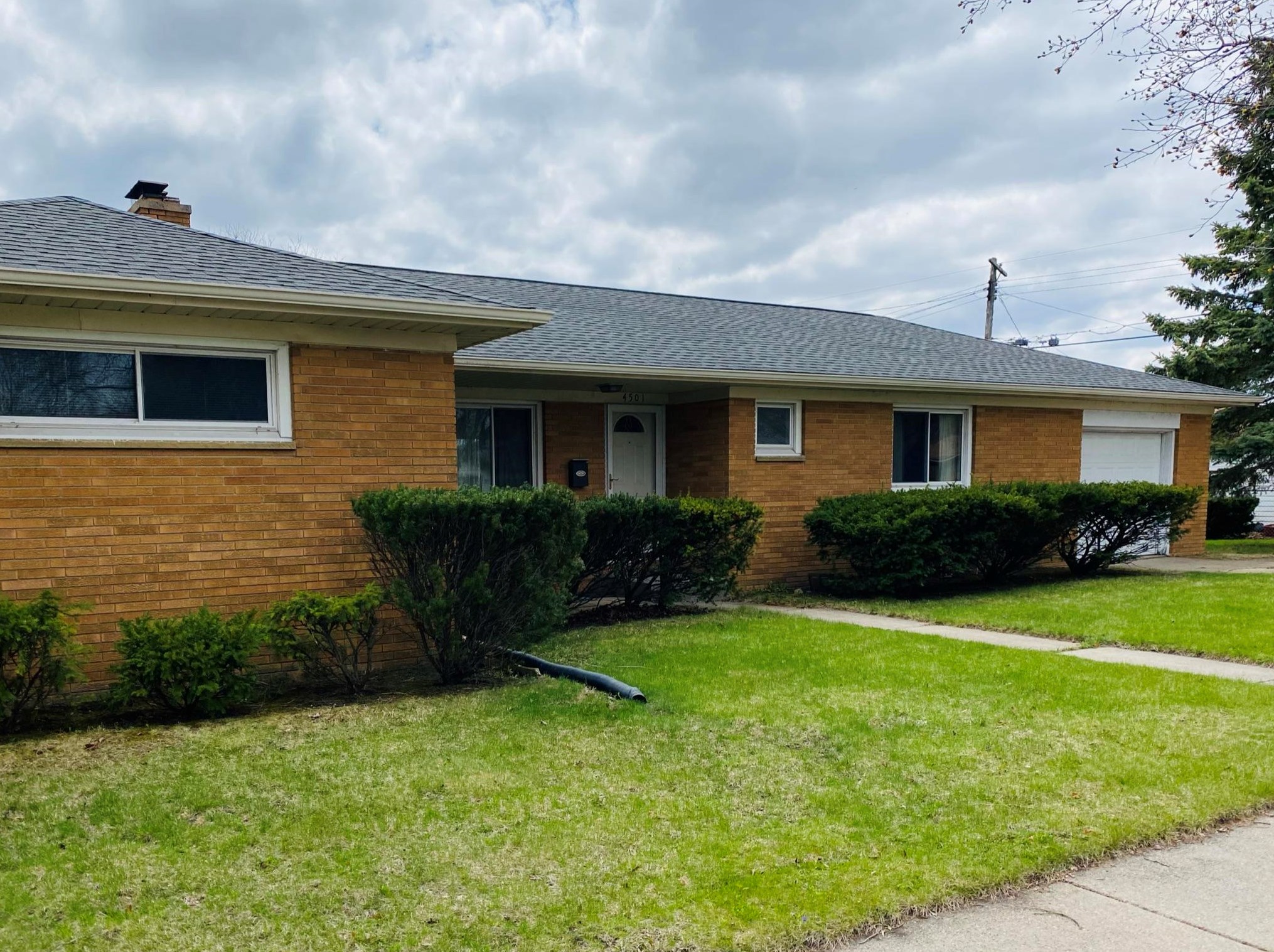 4501 Blue River Ave, Racine, WI 53405-3903