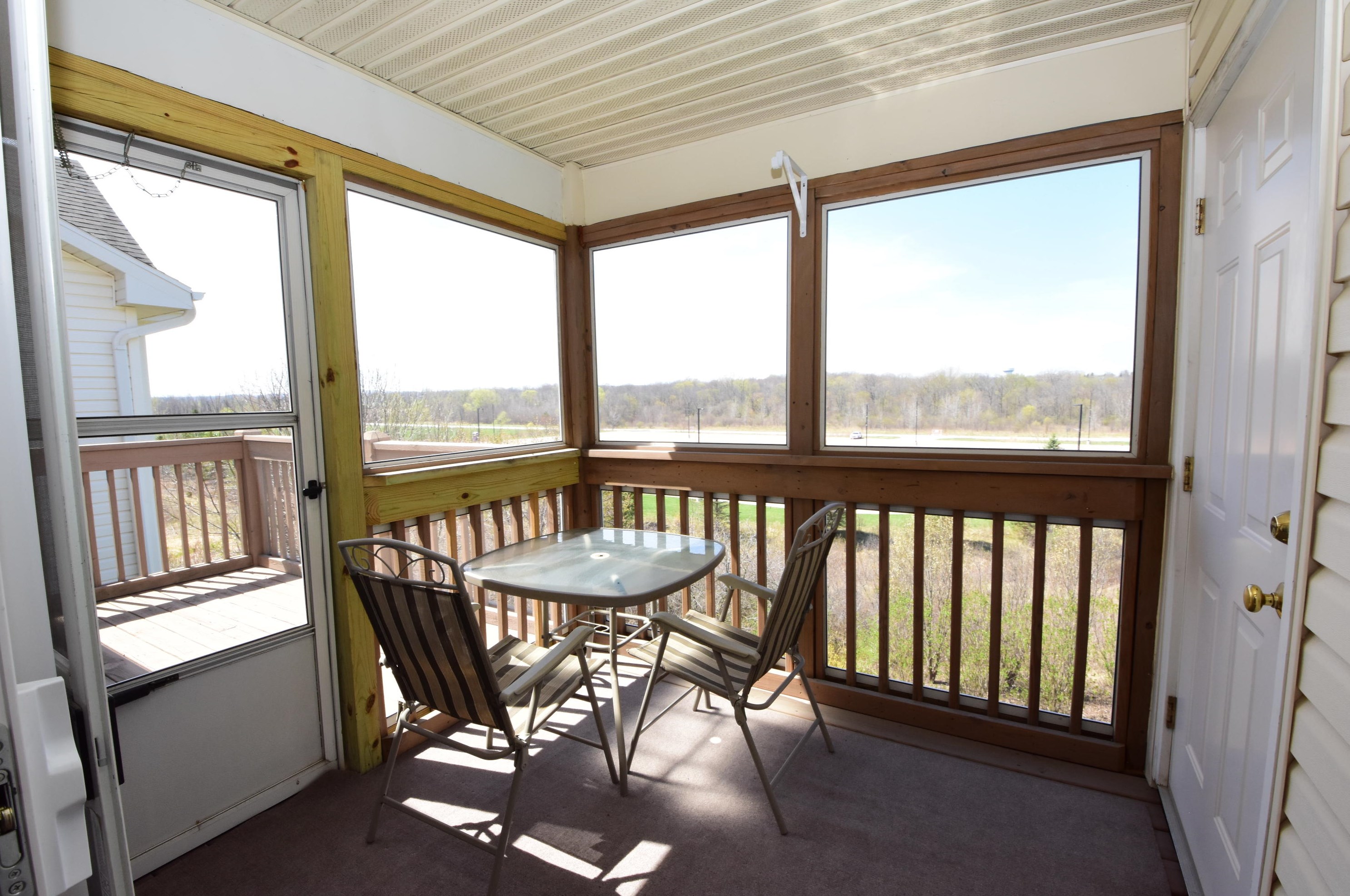 9275 54th St, Hales Corners, WI 53132-8686