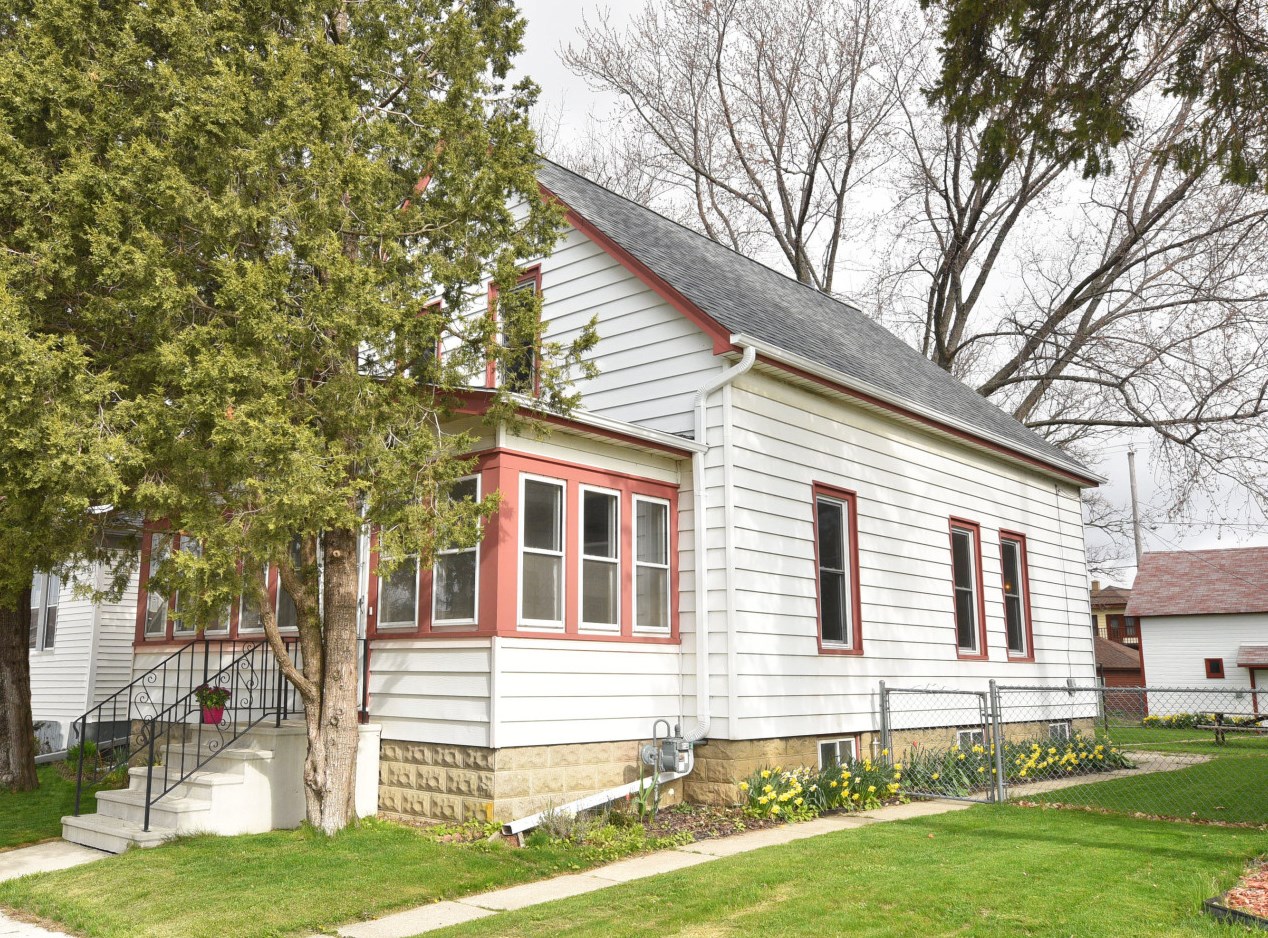 824 Marquette Ave, South Milwaukee, WI 53172-2637