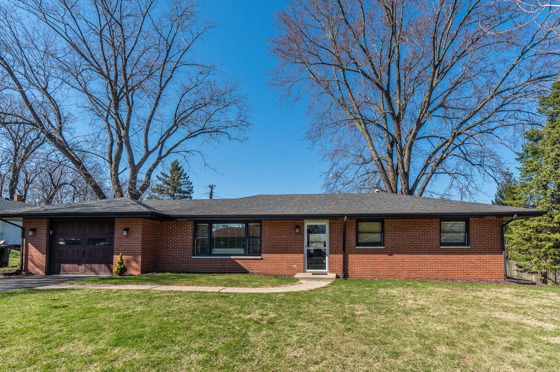 1731 Fairview Dr, Lake Geneva, WI 53147