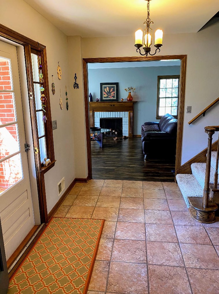 340 Crescent Ln, Thiensville, WI 53092