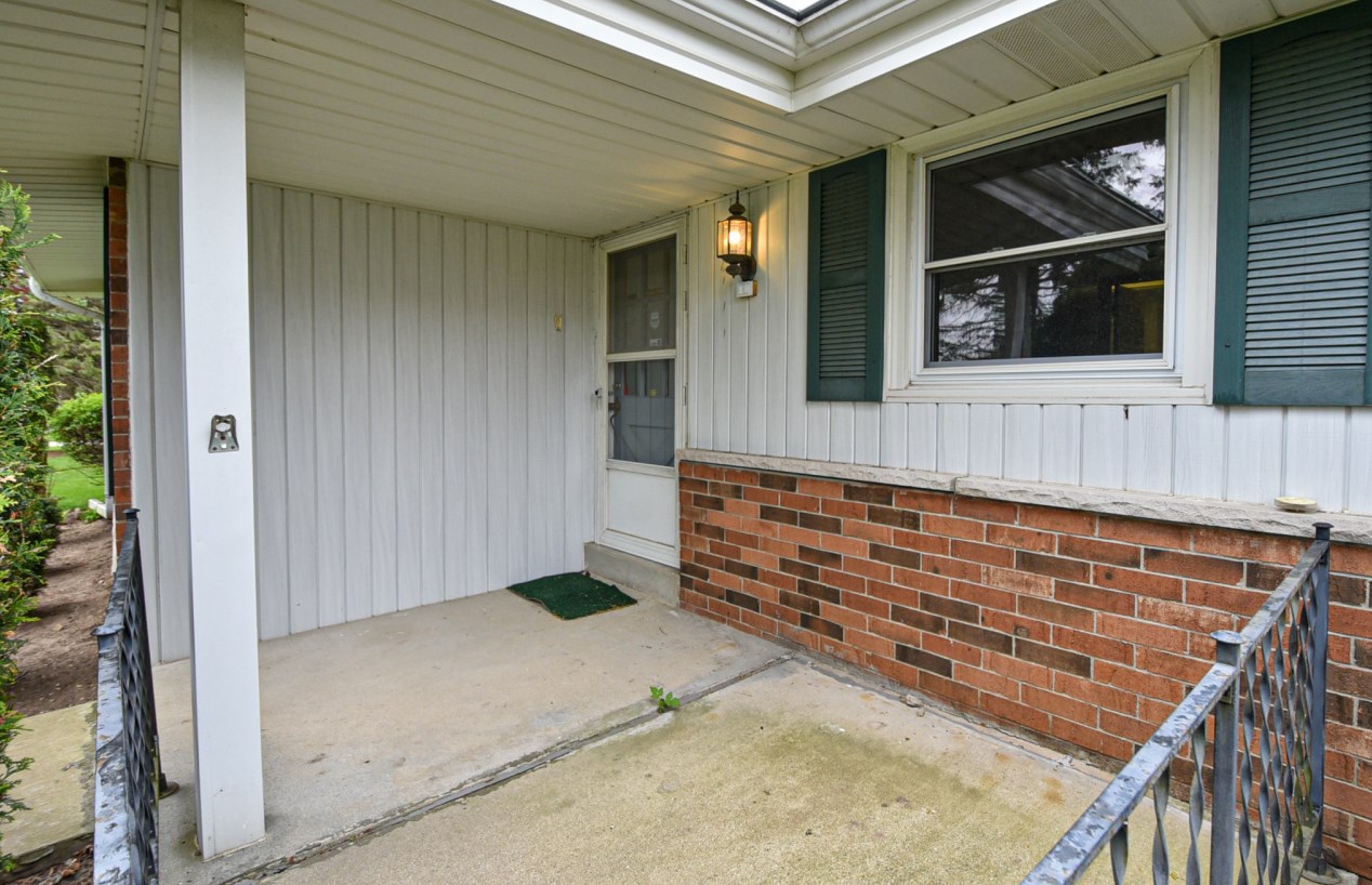 18035 Parish Dr, Brookfield, WI 53045