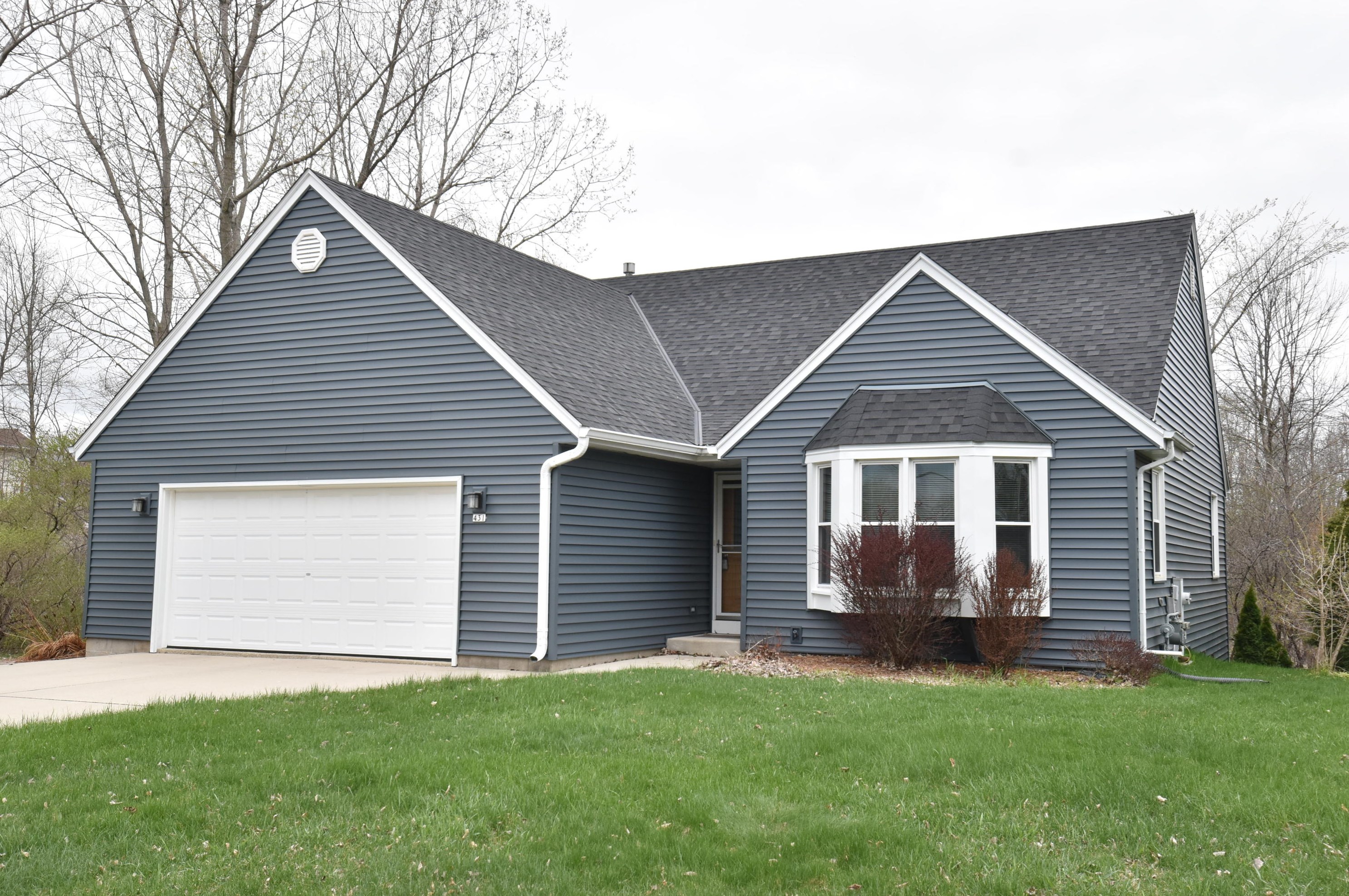 431 9th Ave, Grafton, WI 53024-1155