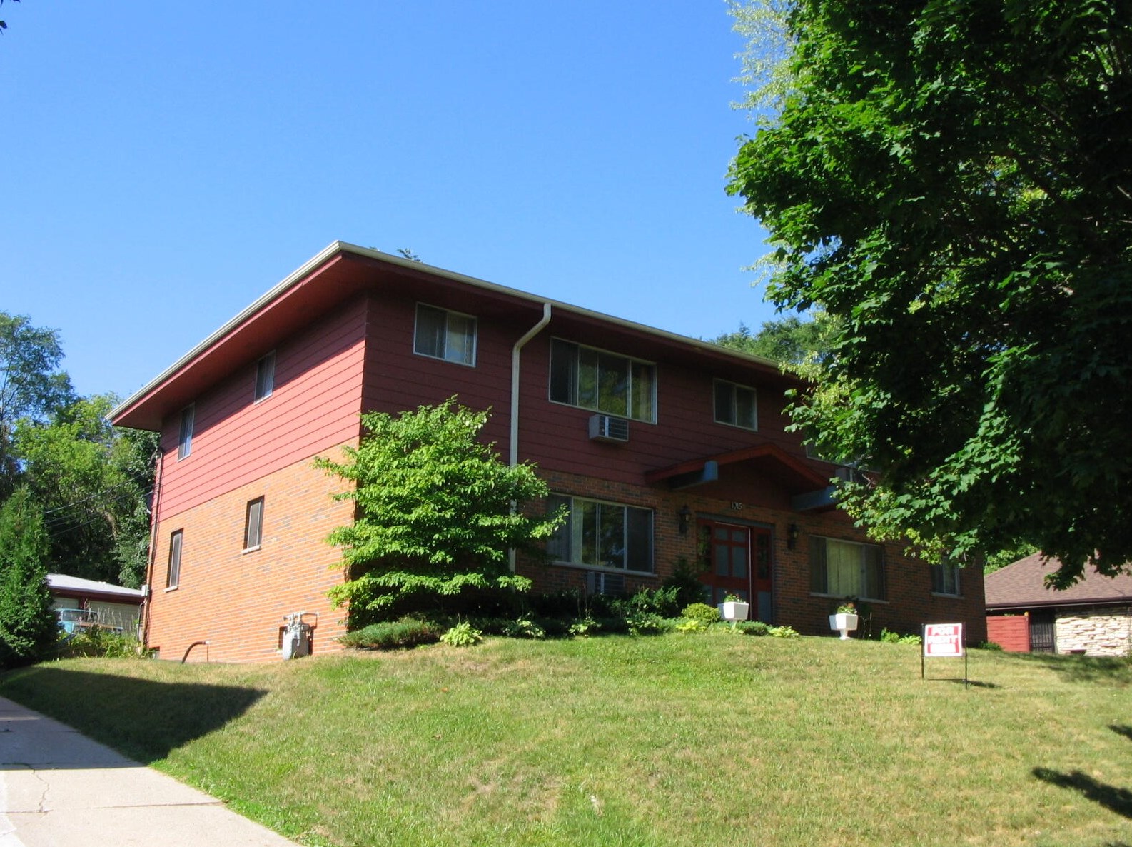 1015 Summit Ave #1, Waukesha, WI 53188